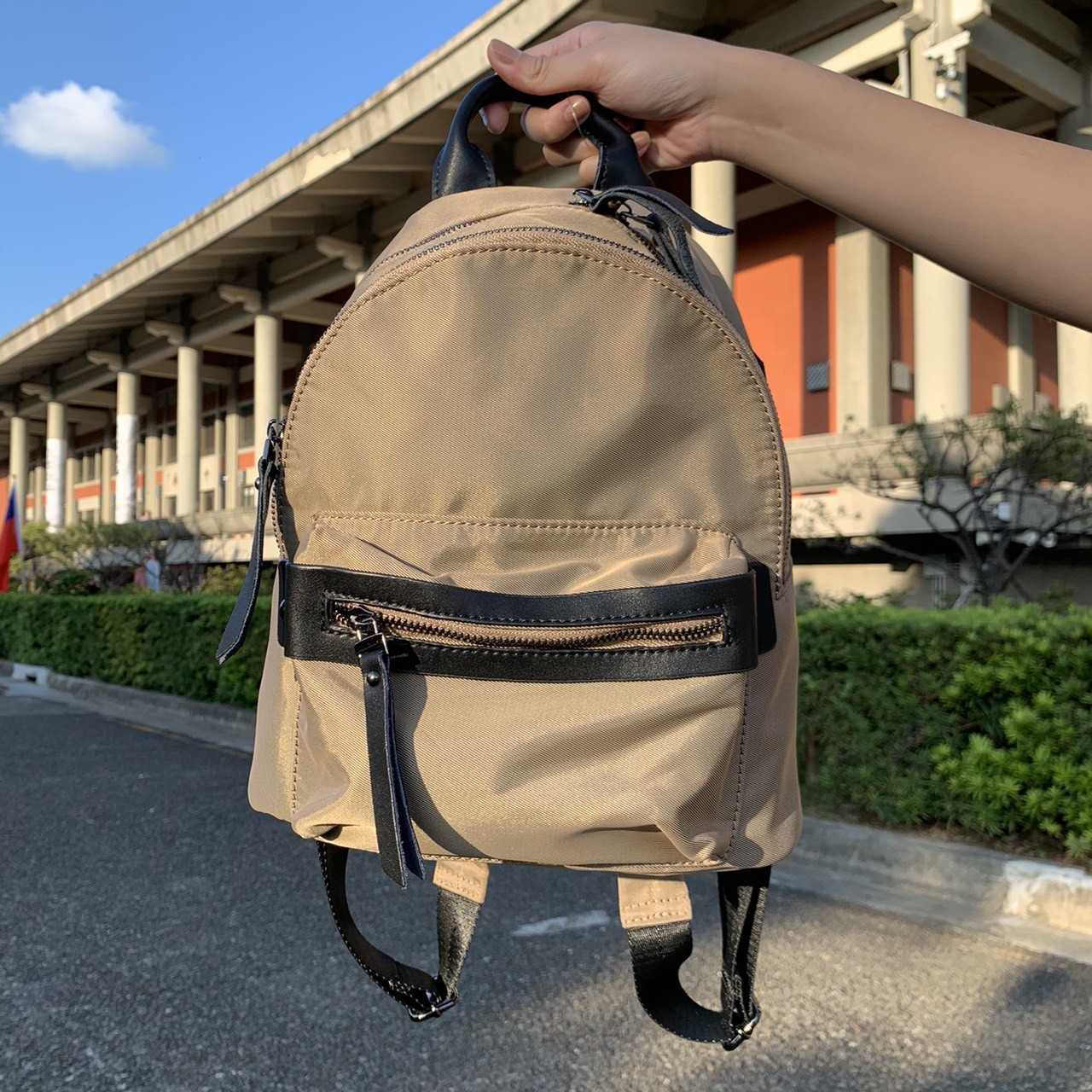 雙夾層輕巧後背包