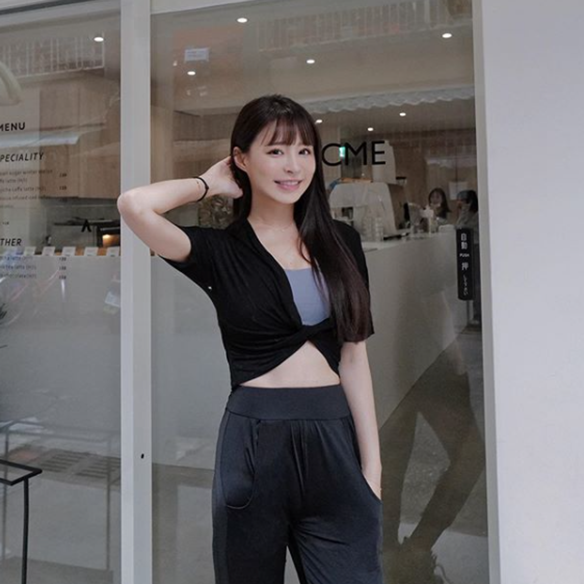 元元,吳婕安,綜藝玩很大,鬼主人,運動內衣,瑜珈內衣,跑步內衣,背扣內衣,瑜珈背心,跑步背心,含罩杯背心,機能褲,壓力褲,運動褲,運動緊身褲,瑜珈褲,壓縮褲,縮口褲,小腳褲,運動短褲,跑步短褲,防曝光短褲,假兩件短褲,真理褲