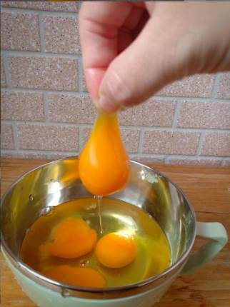 貂蟬養生蛋擁有捏不破的結實蛋黃,體現了這顆蛋的營養底蘊.