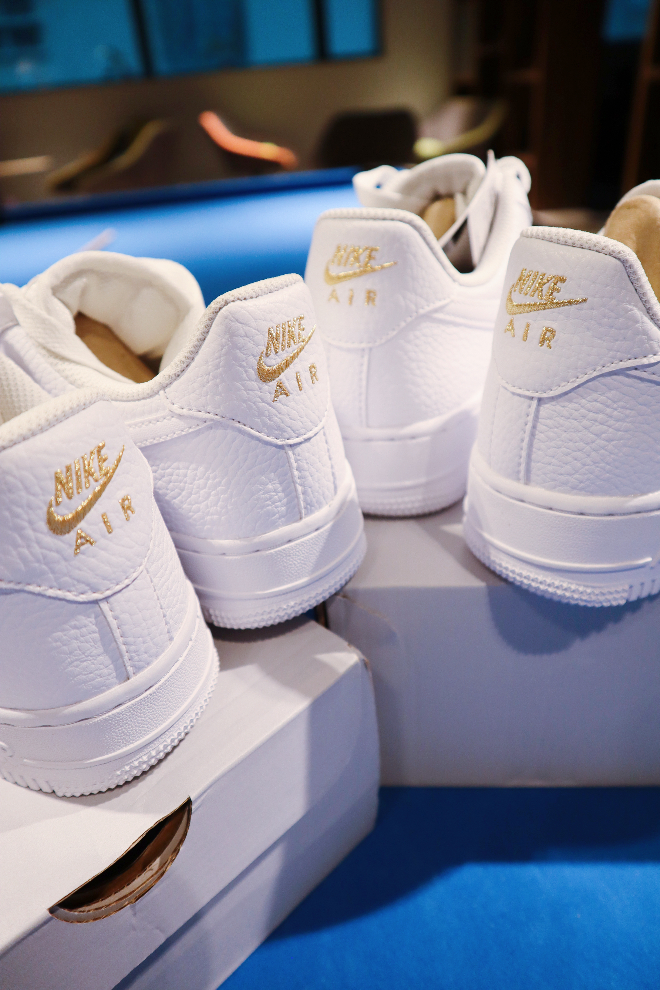 air force 1 white with gold chain