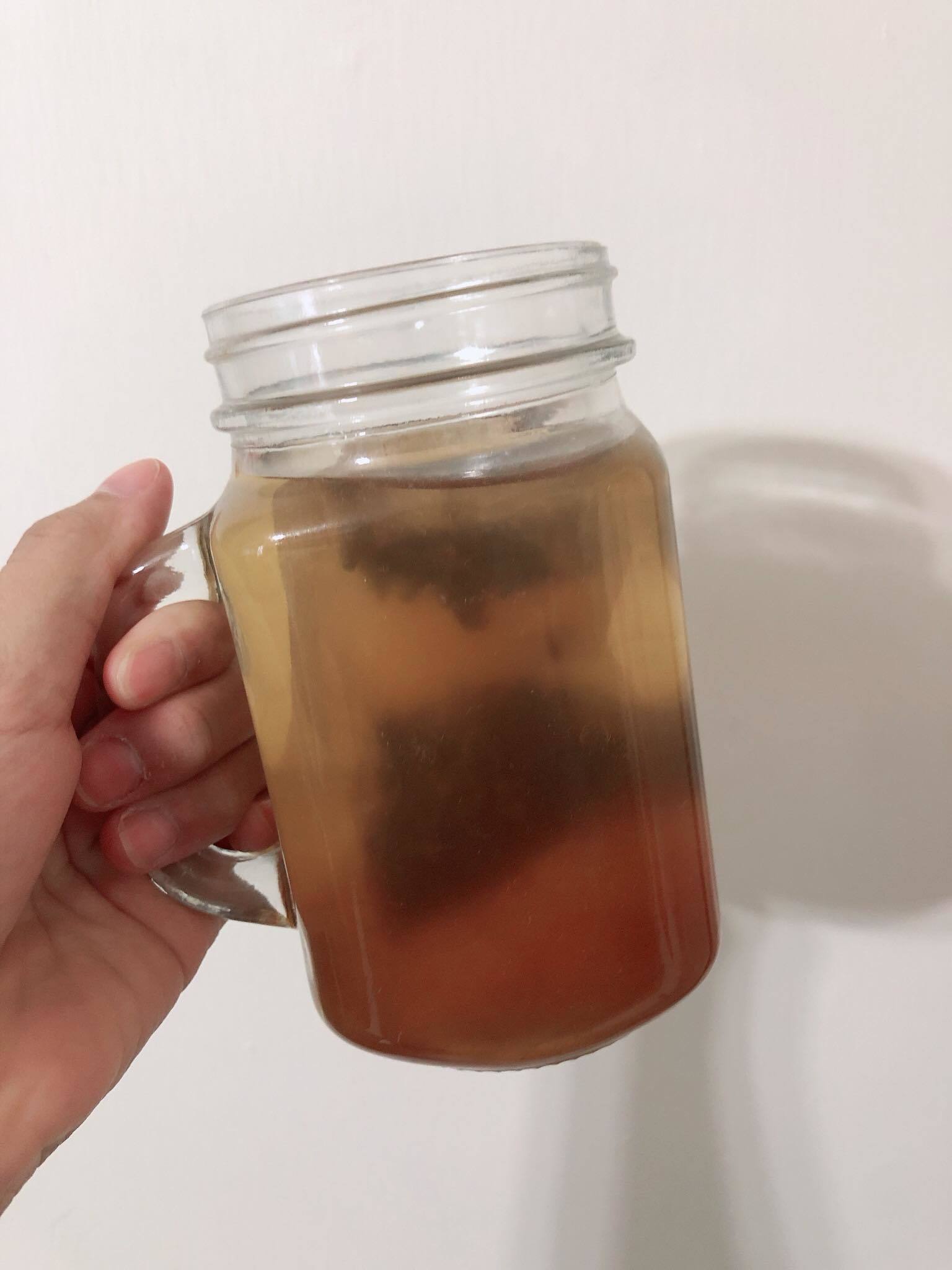 丹波黑豆茶非基因改造， 而且無咖啡因，無添加，唔怕飲完會訓唔著，仲有助睡眠添架！  一包獨立茶包加入 1公升熱水， 浸泡 5-10分鐘就可以飲用，冷飲熱飲均可～ 任何人士都適合飲用"*