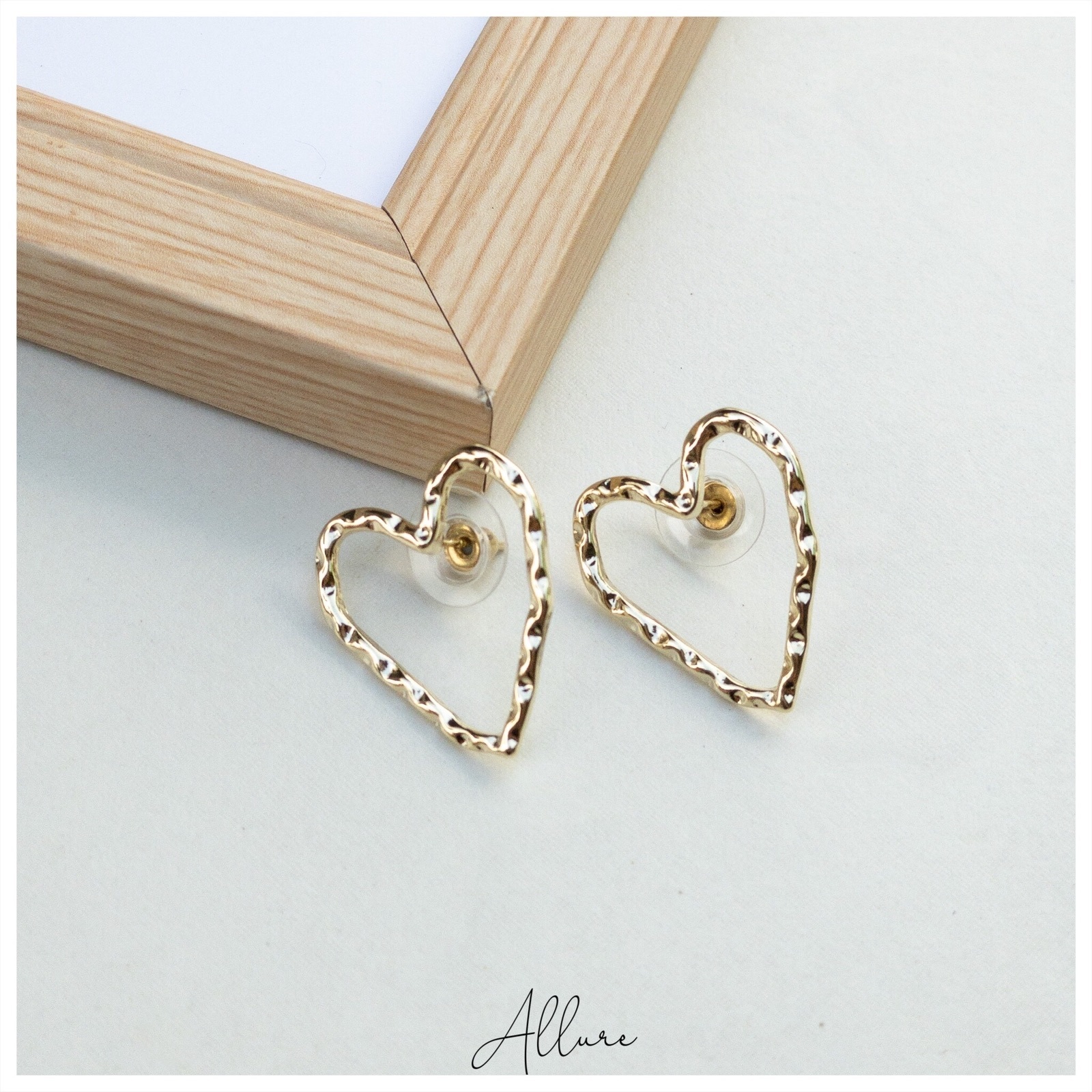 肆玥xAllure簍空大愛心耳環