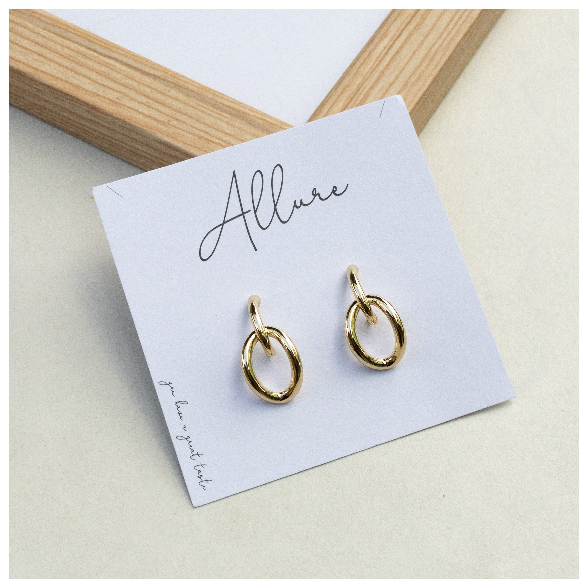 肆玥xAllure亮面交叉耳環