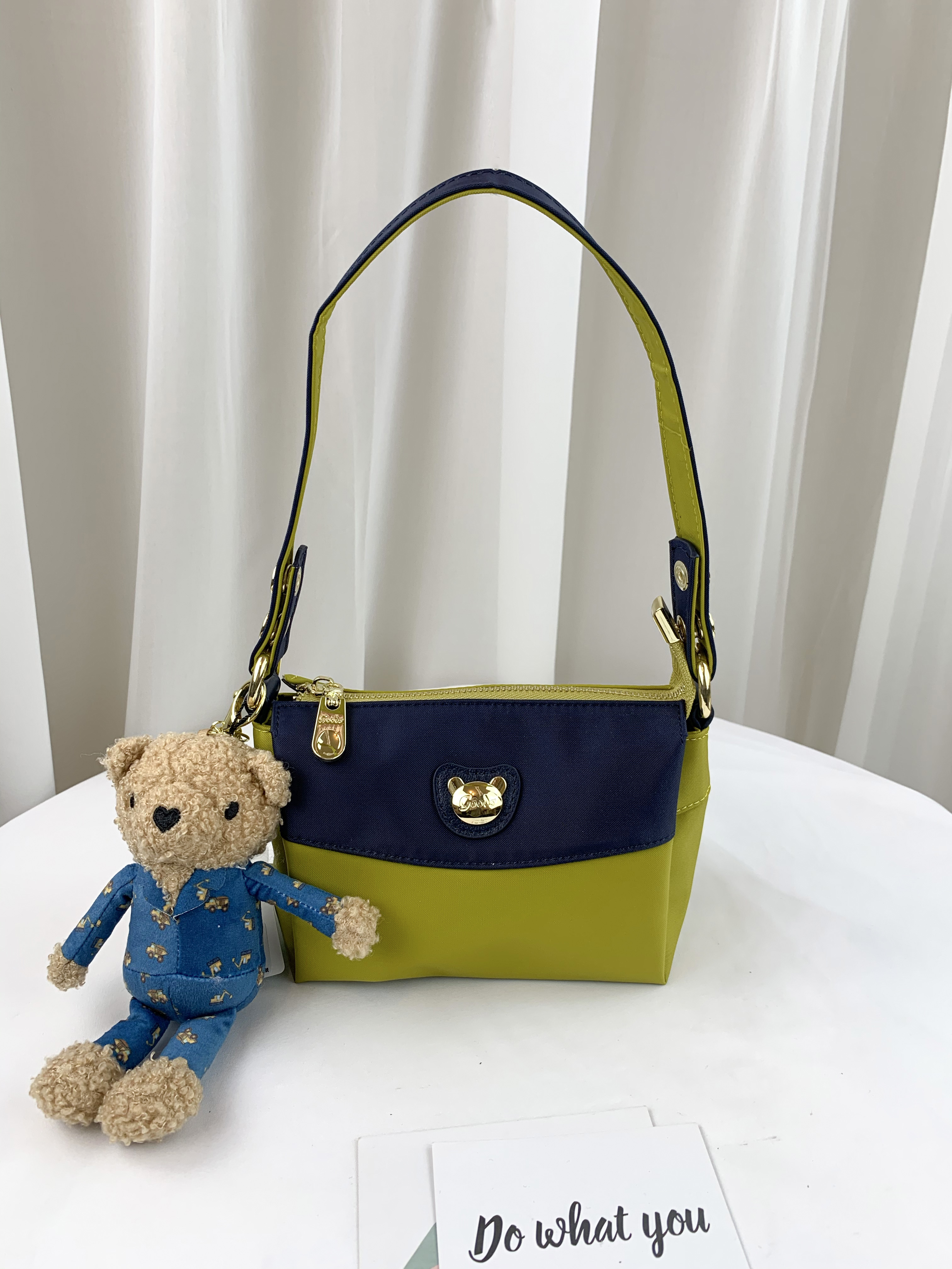 GOODS 織帶芥末黃藍 尼龍防潑水側背包 附小熊吊飾 #2026