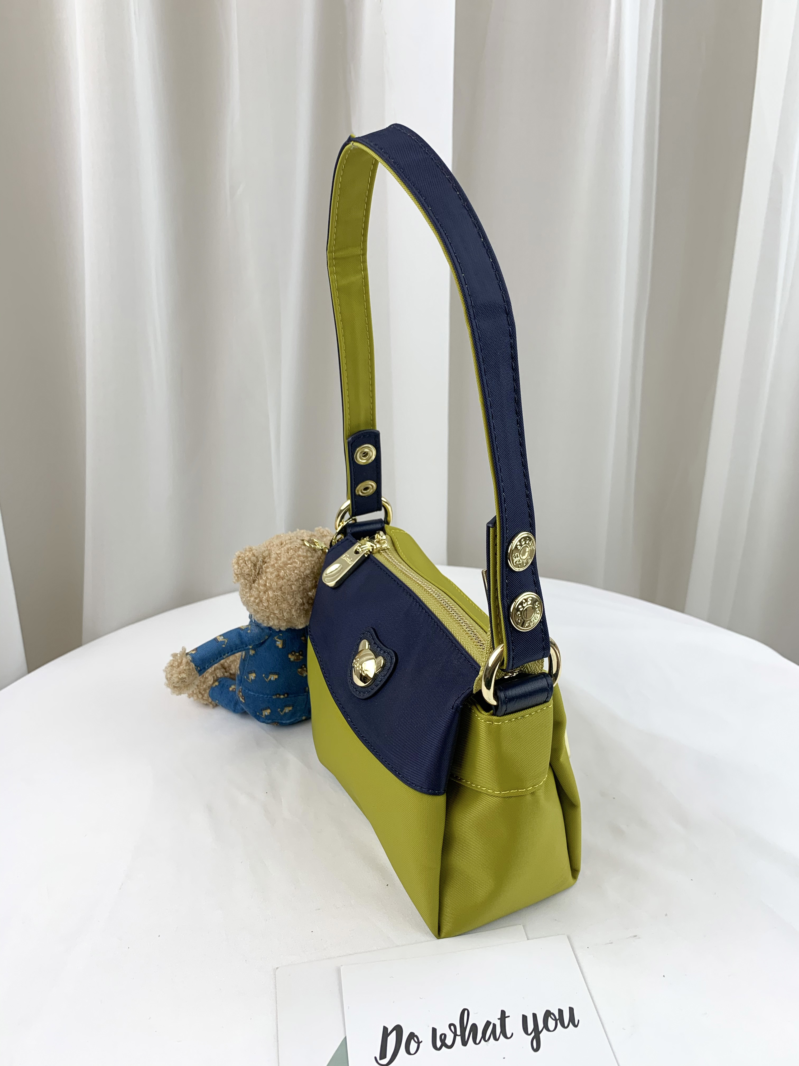GOODS 織帶芥末黃藍 尼龍防潑水側背包 附小熊吊飾 #2026