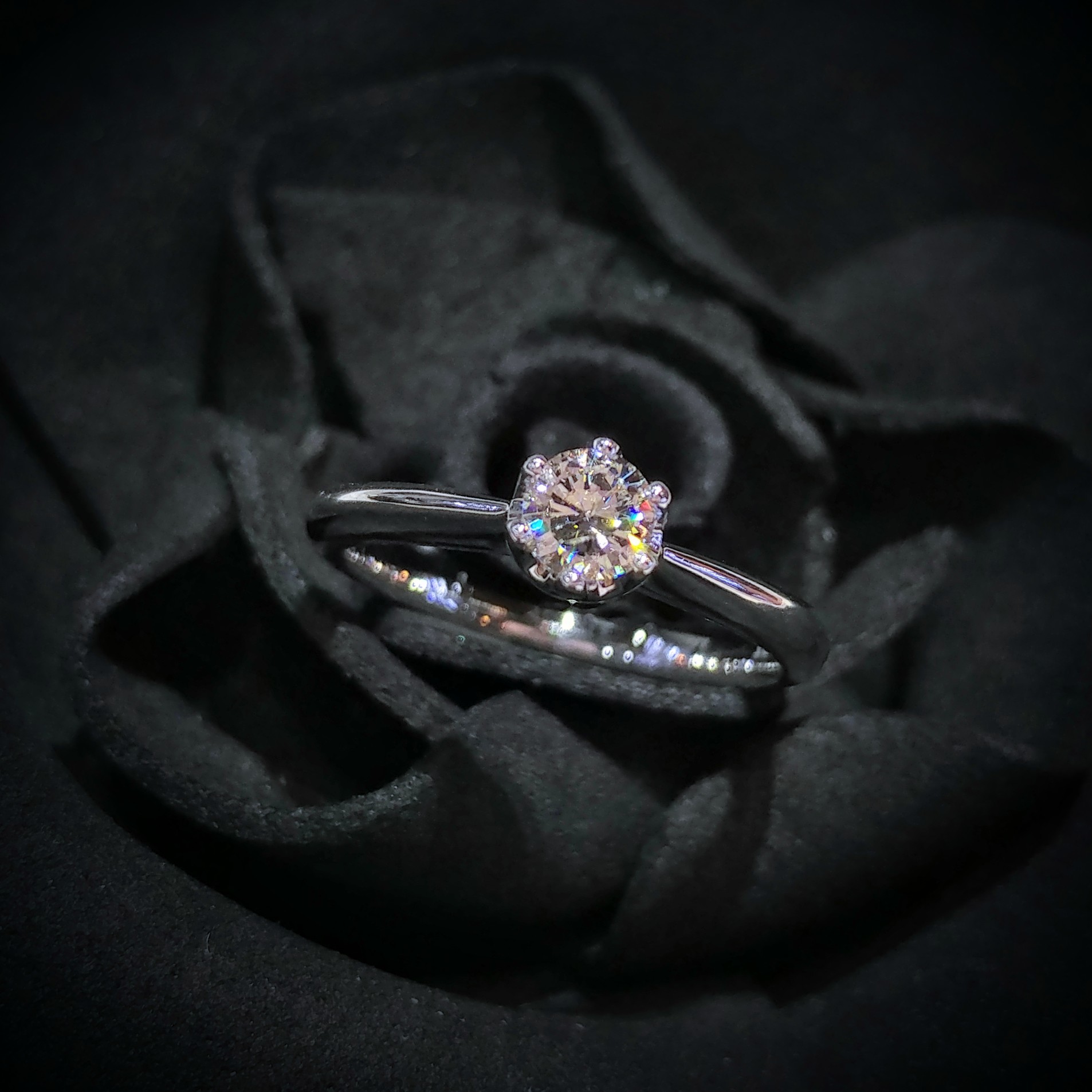 全新18K白金【單粒25份鑽石】配小鑽 共27份6爪戒指