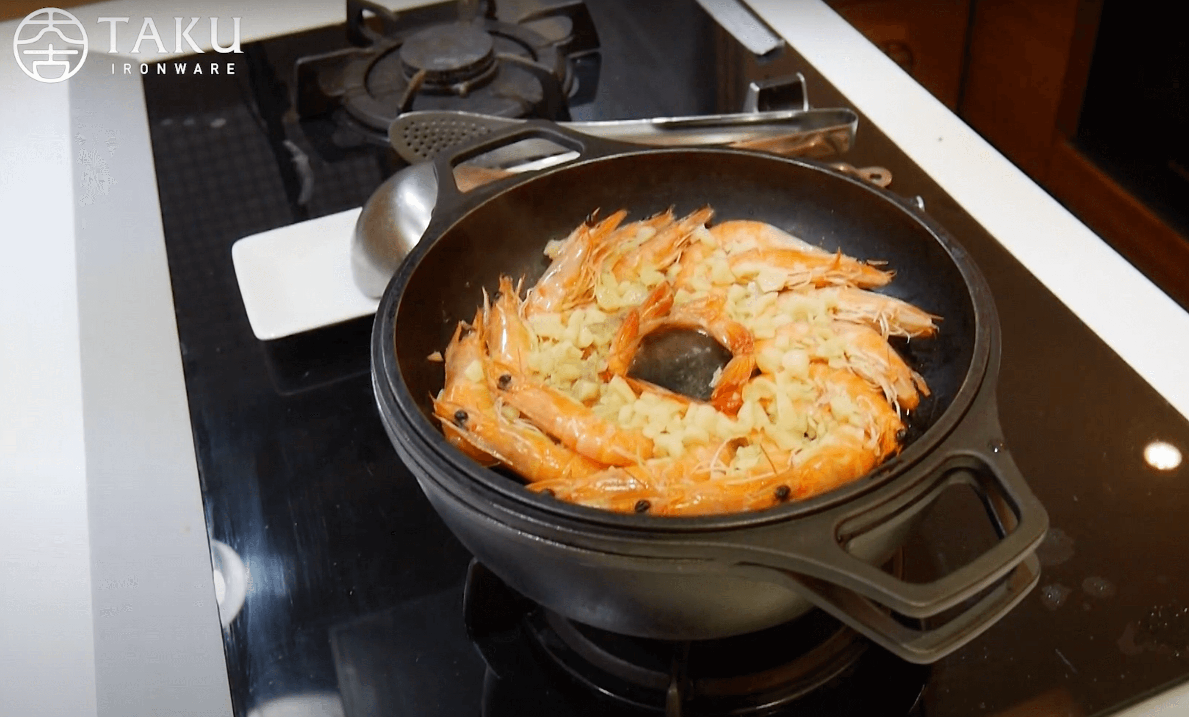 鑄鐵鍋料理蝦子