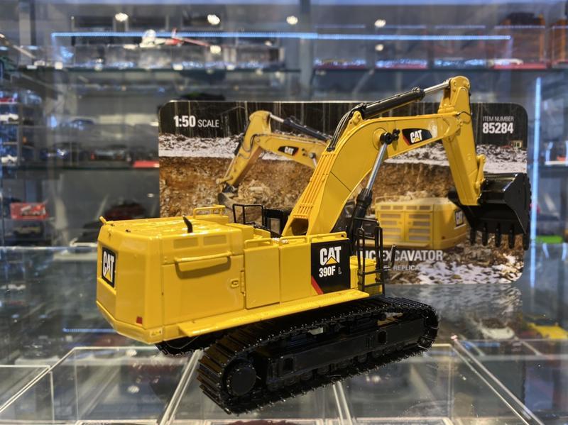 CAT 85284 390F HYDRAULIC EXCAVATOR 1/50