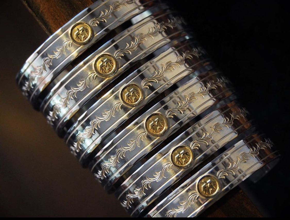 K18 守護之鷹蔓藤花紋手鐲