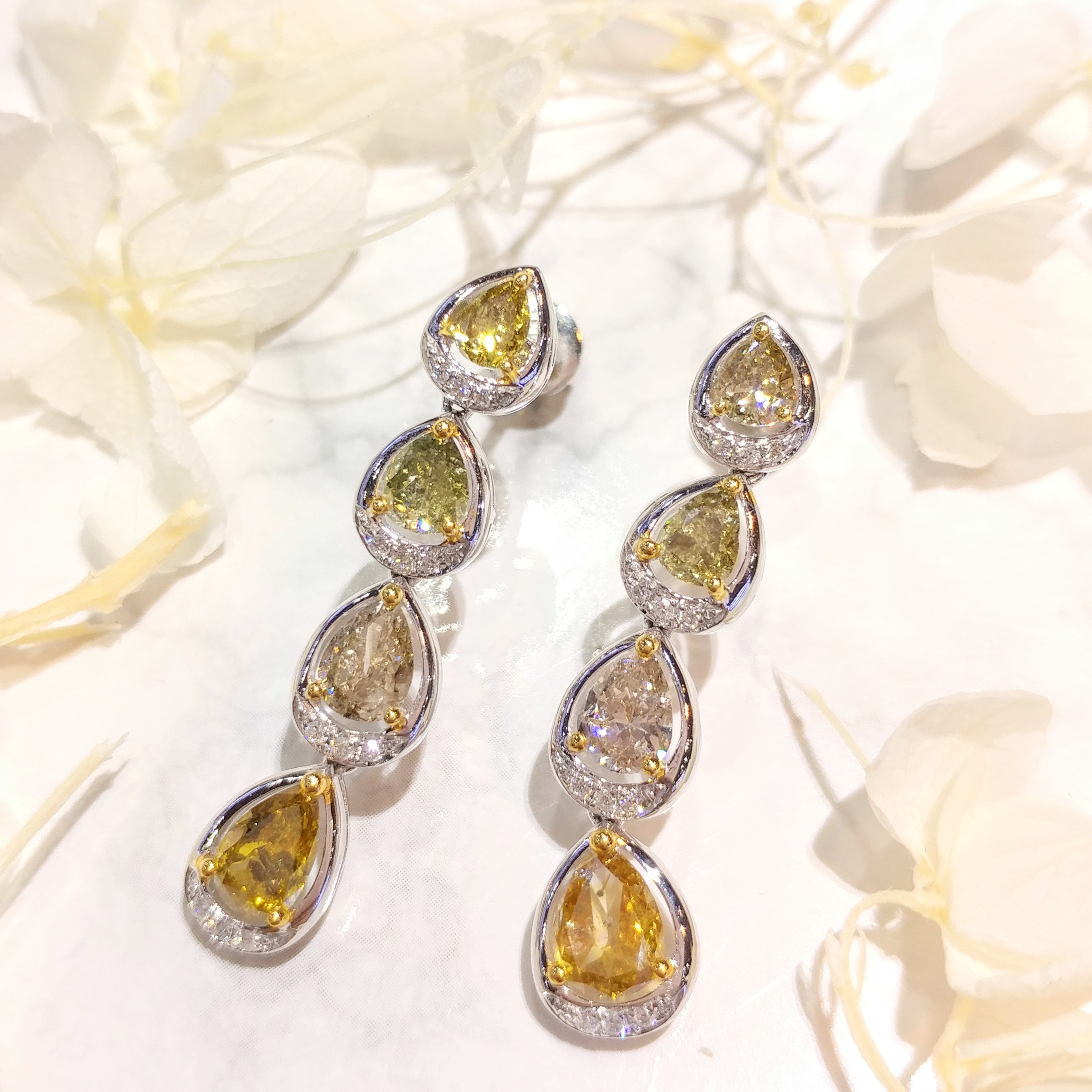 全新18K金2卡61份梨形彩鑽配小鑽共2卡73份鑽石耳環