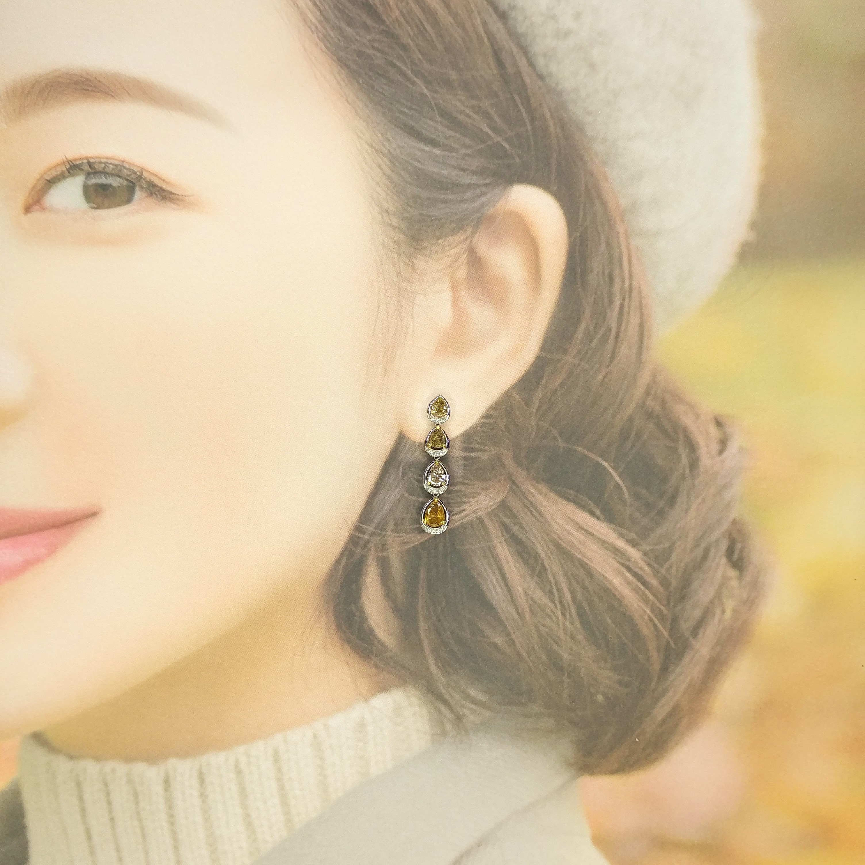 全新18K金2卡61份梨形彩鑽配小鑽共2卡73份鑽石耳環