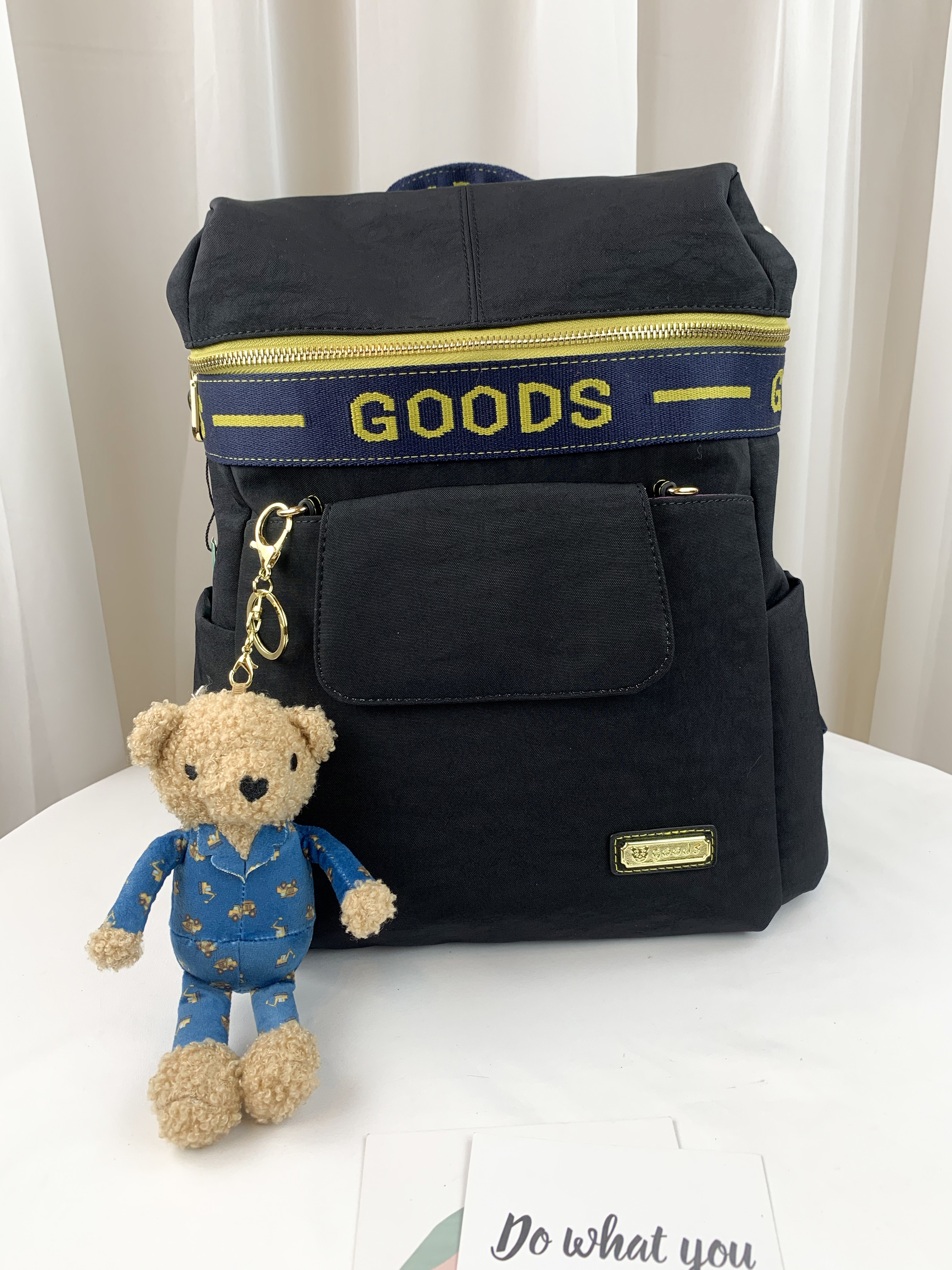 GOODS 織帶黑 拼接黃藍運動風後背包 / 可側背 附小熊吊飾 #2601