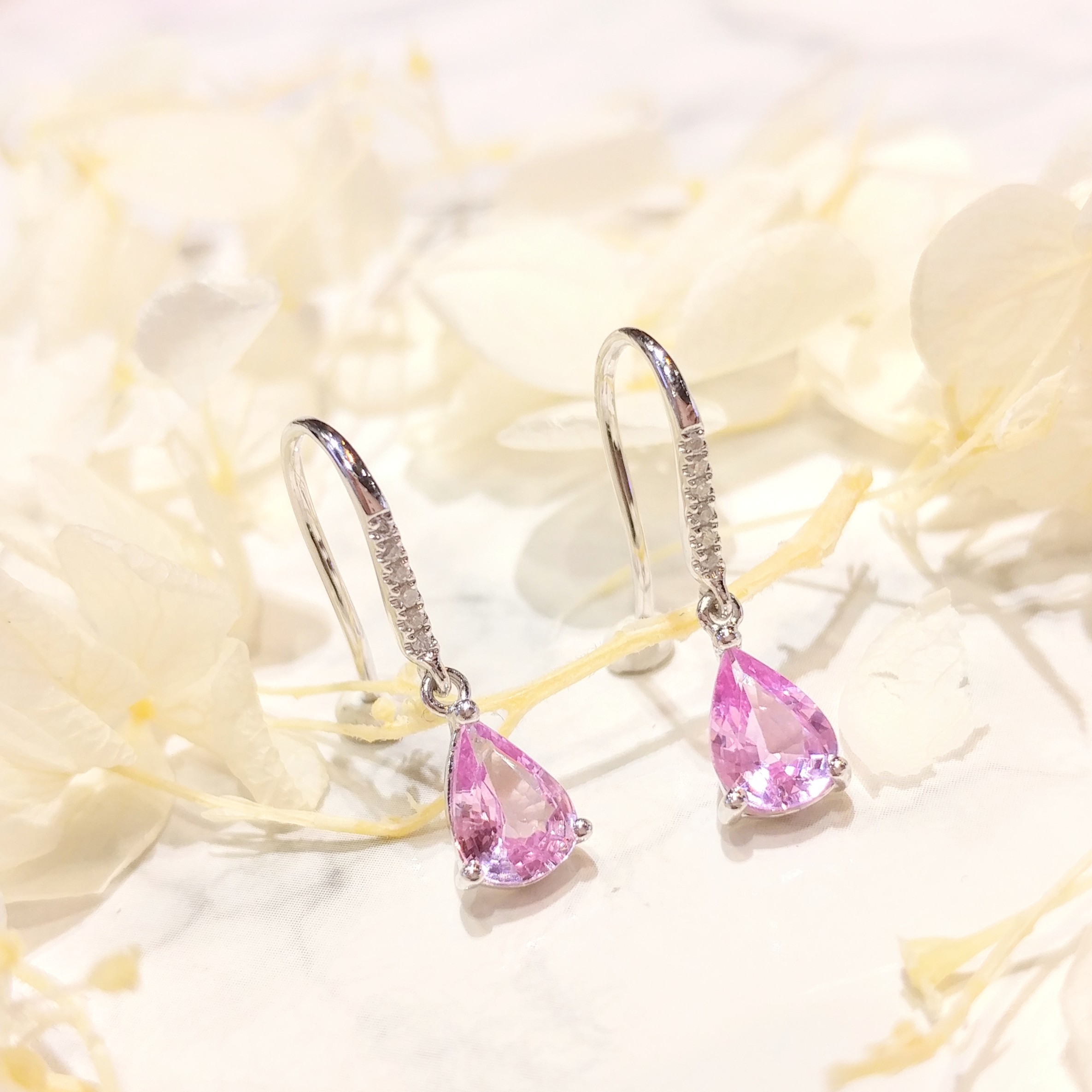 全新18K白金【主石1卡28份粉紅藍寶】配4份鑽石吊耳環