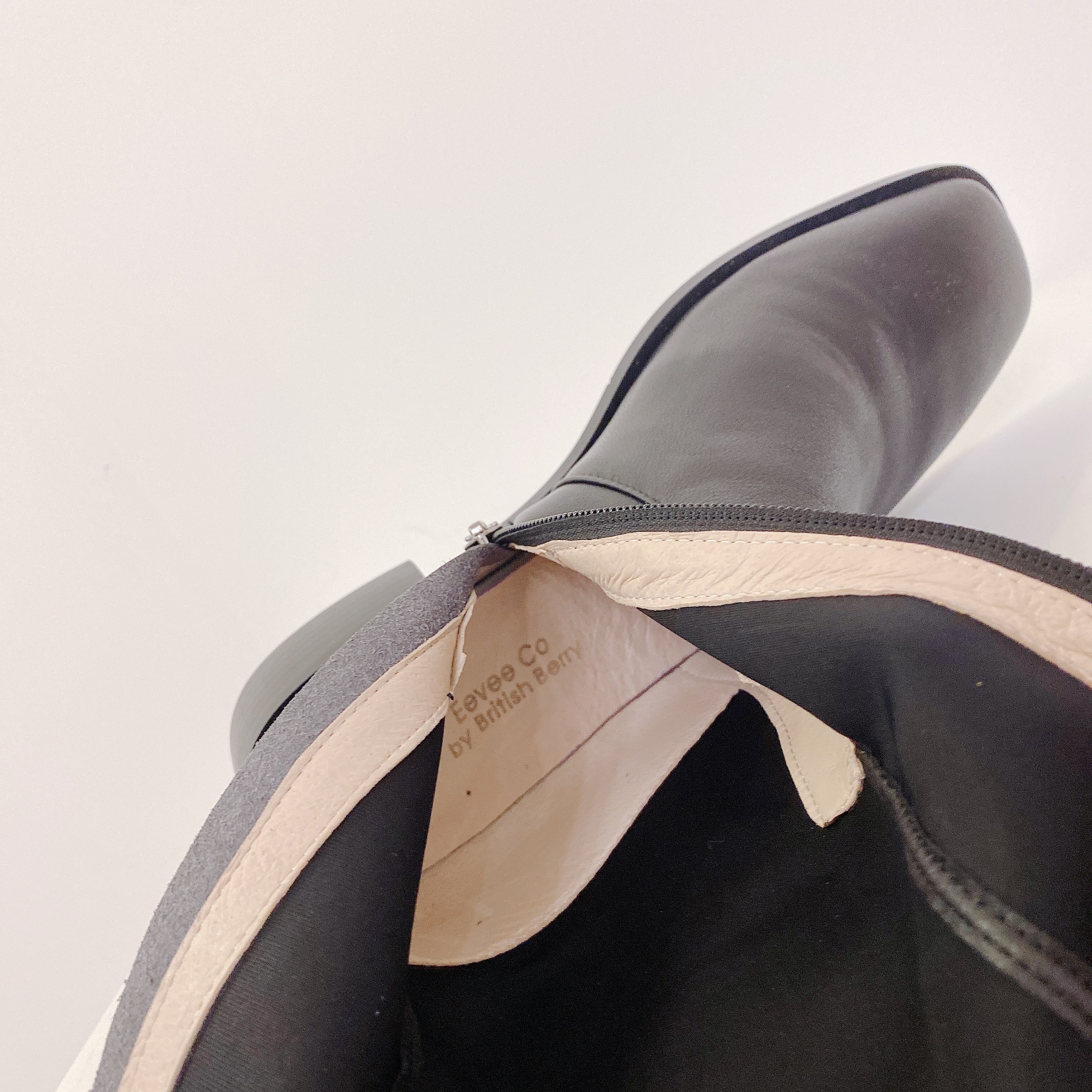 預訂 加闊版 AW1110 Belon Boots