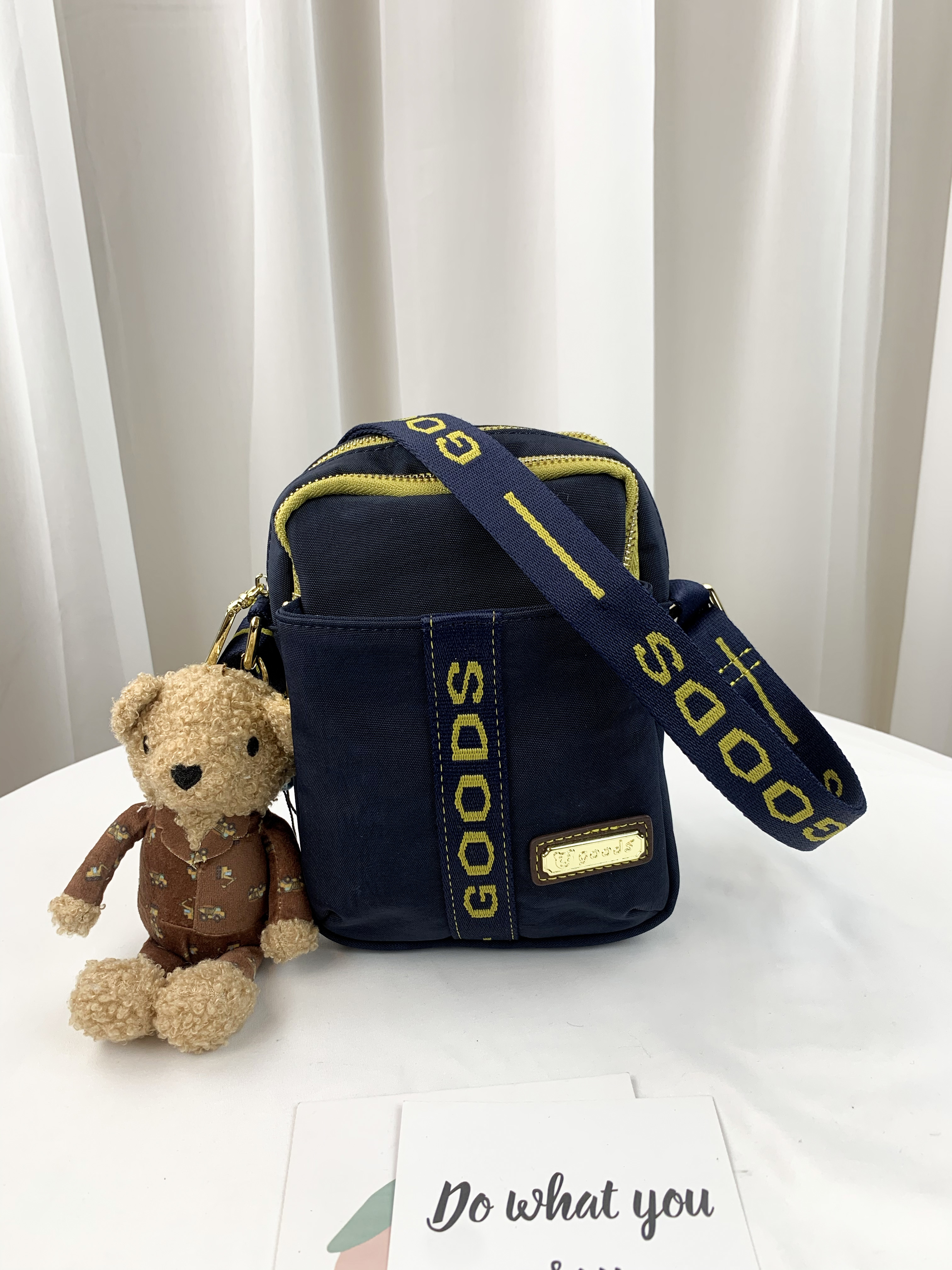 GOODS 織帶黃藍 丹寧防潑水側背包 / 手機袋 附小熊吊飾 #2499