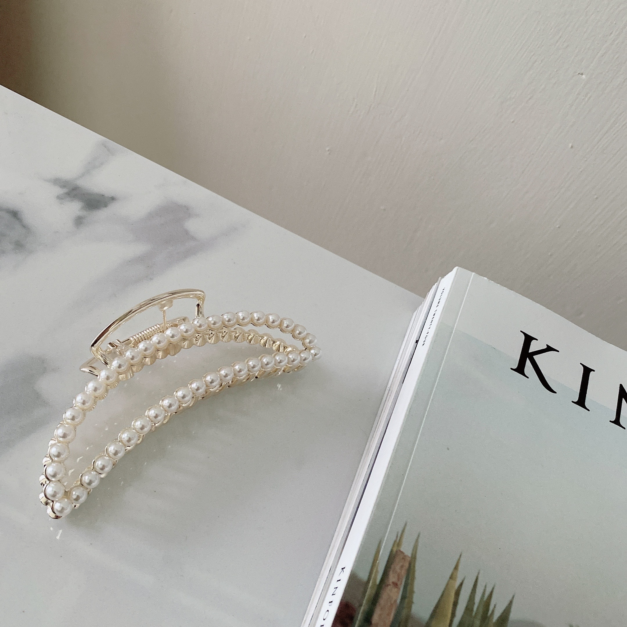 高級份量感超美金邊珍珠鯊魚夾