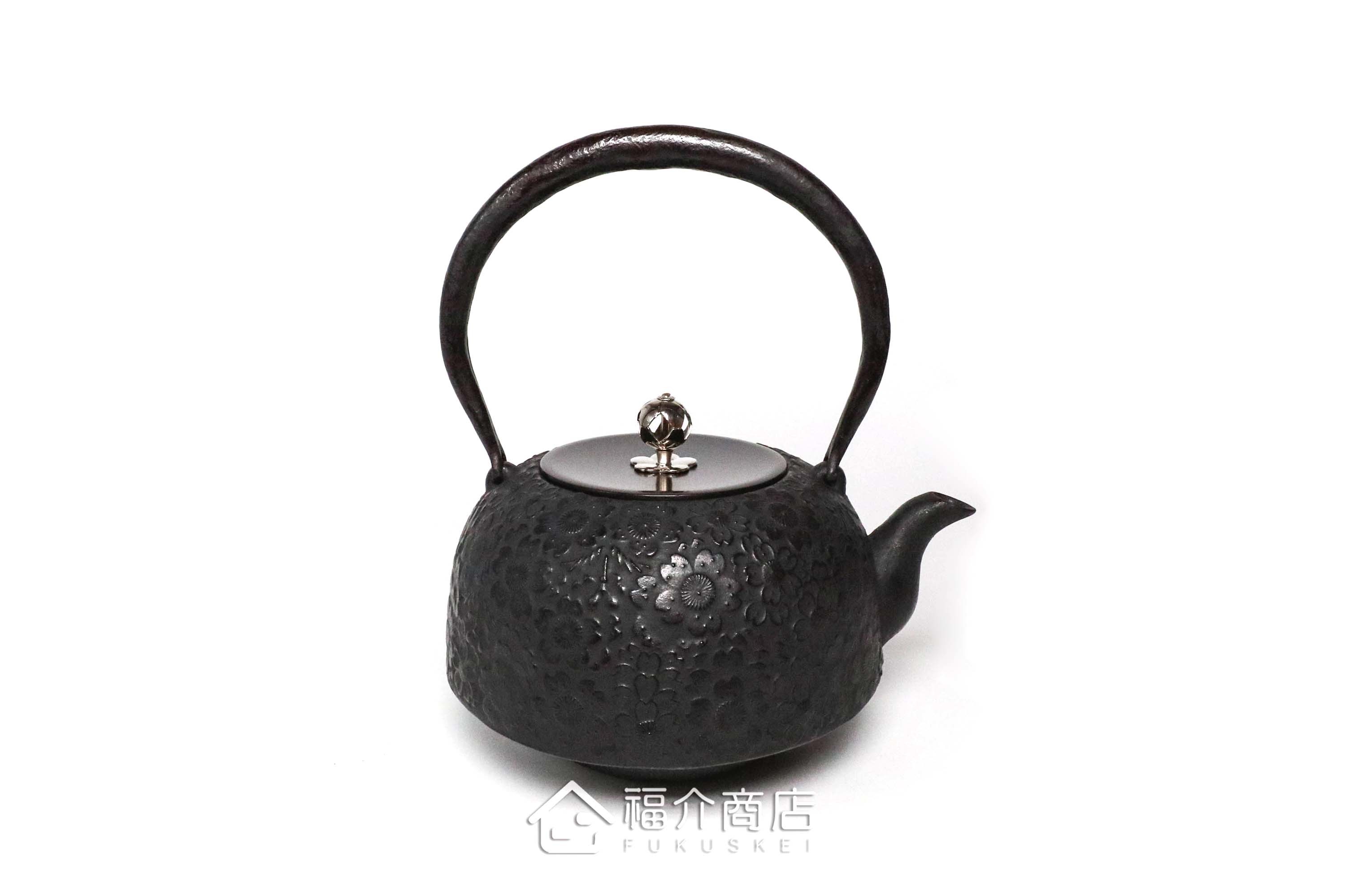 齊峰工房製作的日本鐵壺,壺身設計櫻花紋樣,煮水泡茶用的鐵壺