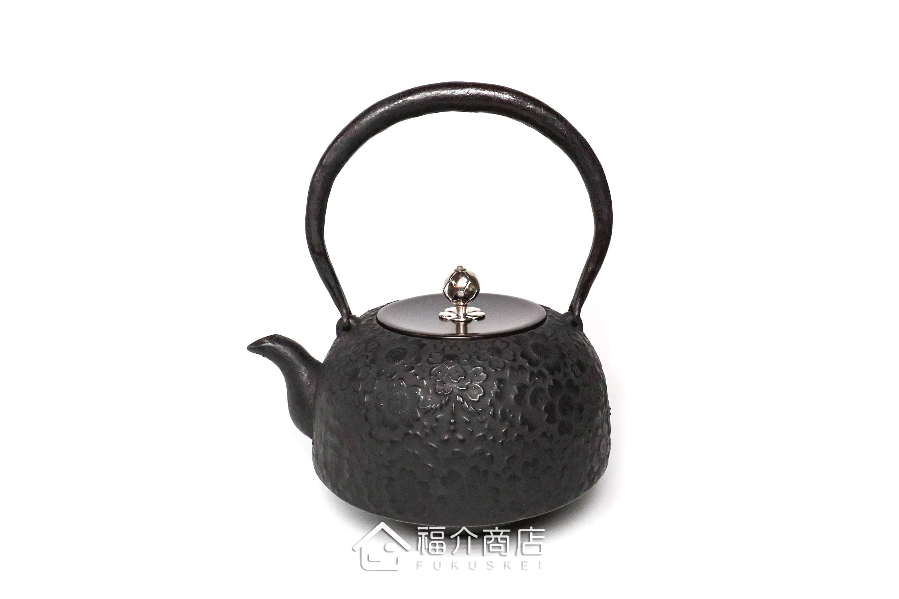 齊峰工房製作的日本鐵壺,壺身設計櫻花紋樣,煮水泡茶用的鐵壺