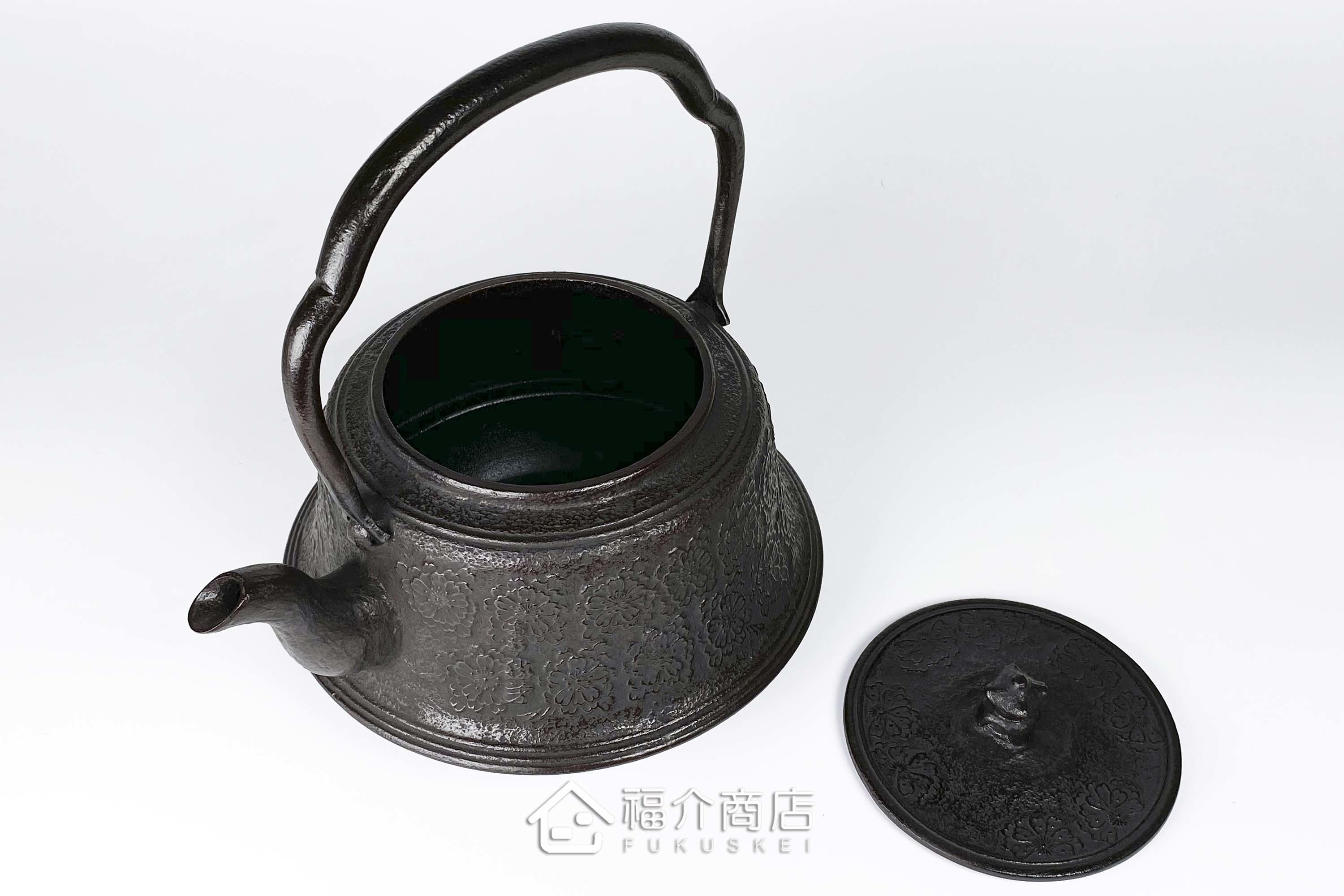 煮水泡茶用的富士型櫻花造型鐵壺