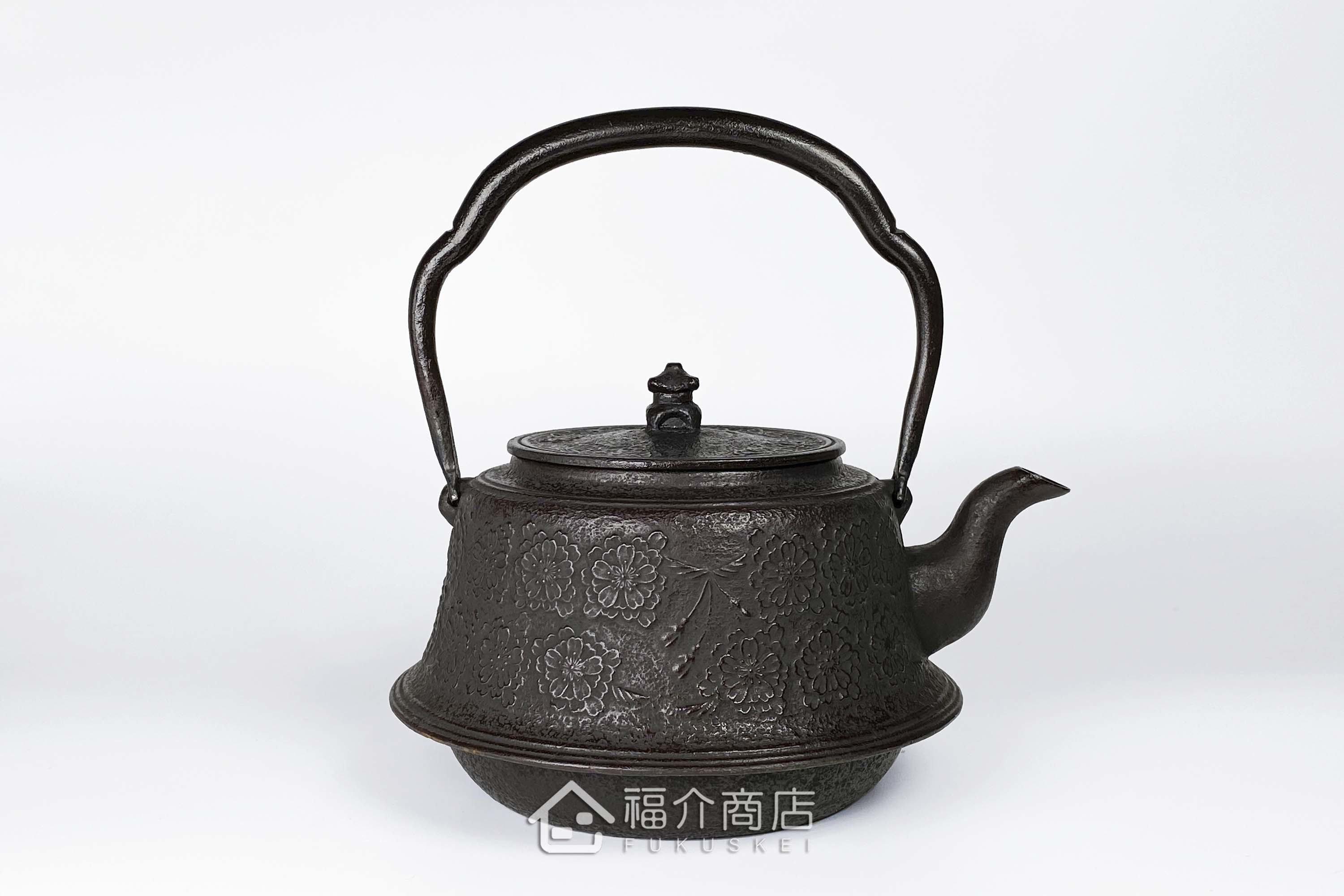 煮水泡茶用的富士型櫻花造型鐵壺