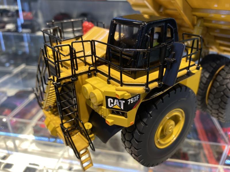 ミニカー 602-005 1/50 CAT 793F MINING TRUCK 55273 Diecast Masters Caterpillar 793F Mining Truck - YouTube