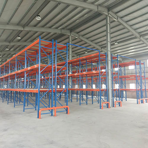 倉儲設備 : 重量型棧板物料架上舖木板加防撞護欄(重量型棧板鋼架)