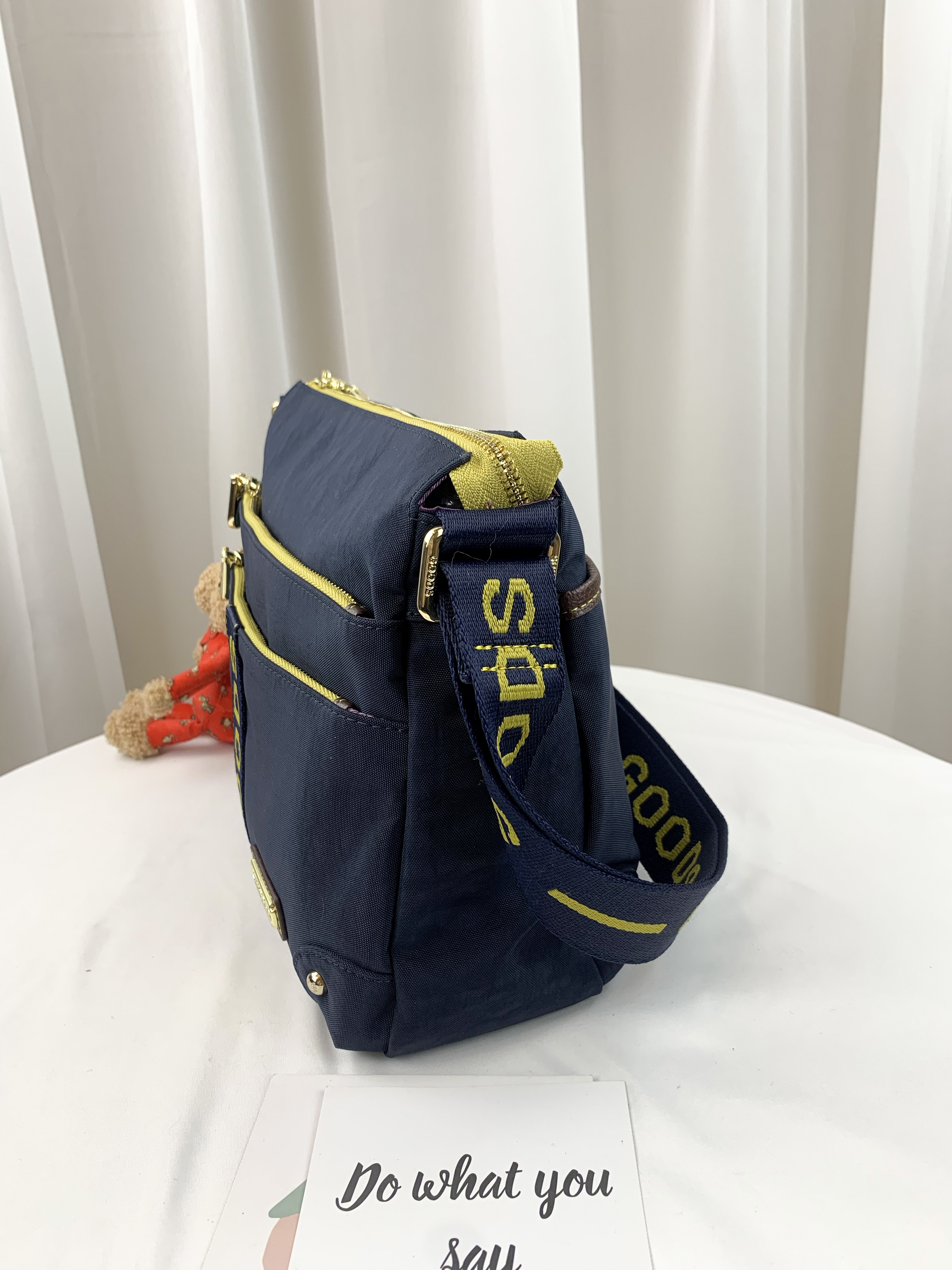 GOODS 織帶黃藍 丹寧防潑水側背包 附小熊吊飾 #2045