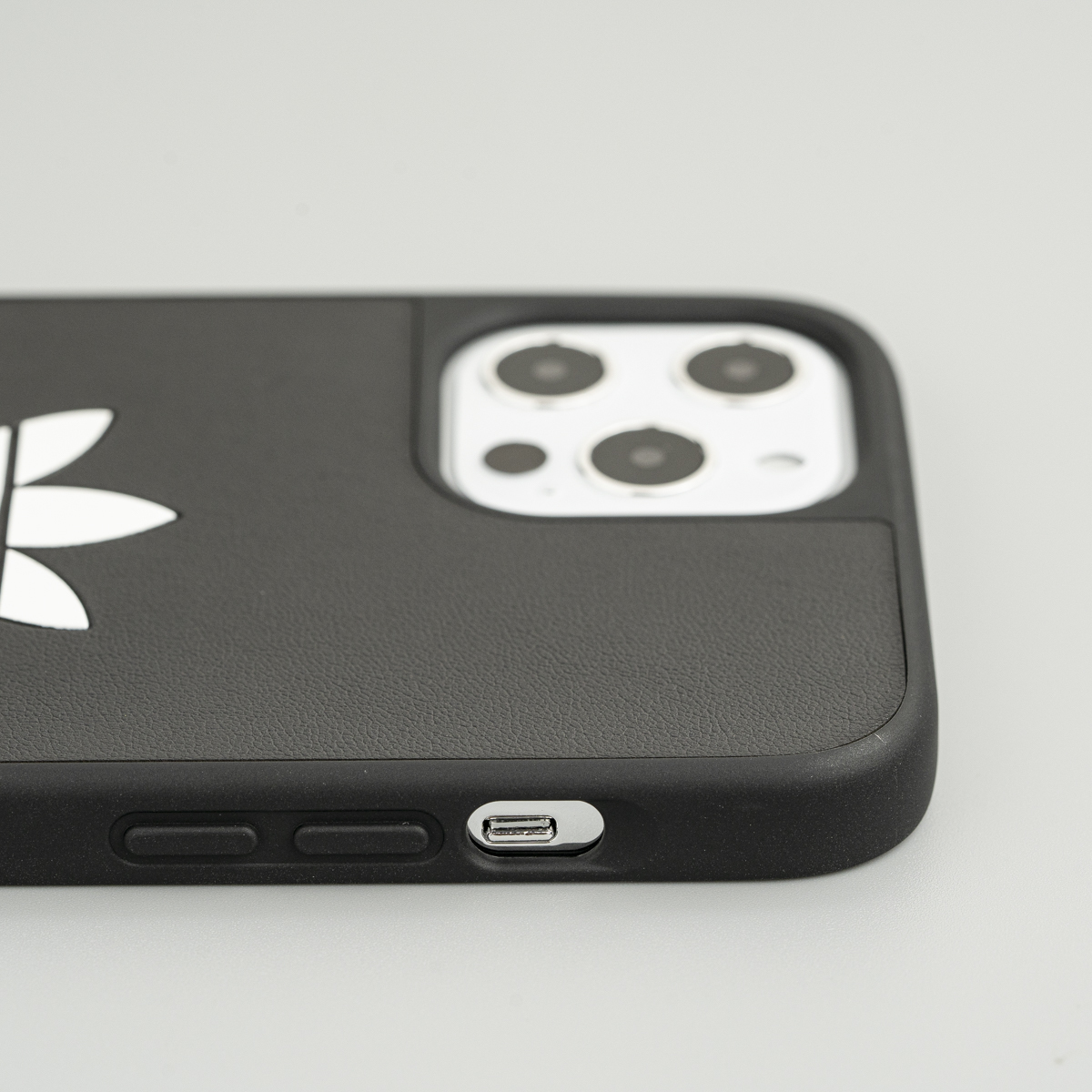 【 adidas iPhone 12 PRO MAX 原廠經典手機殼 - 黑色 】