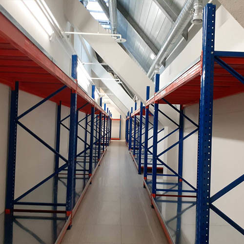 倉儲設備 : 重量型棧板物料架上鋪鍍鋅鋼平板(重量型棧板鋼架)