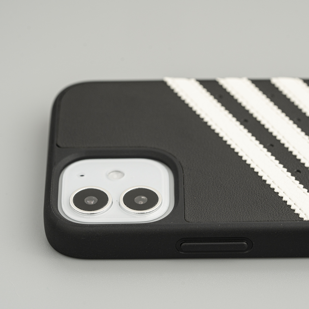 【 adidas iPhone 12 mini 原廠經典三條紋手機殼 】
