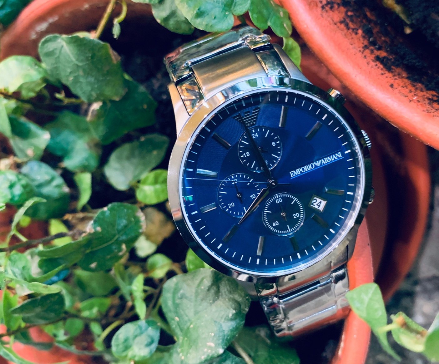 【EMPORIO ARMANI】全黑藍面三眼精品男錶 AR11215 43mm 現代鐘錶