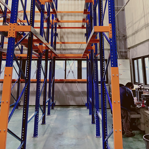 倉儲設備 : 駛入式棧板物料架+鍍鋅載重樑(重量型棧板鋼架)