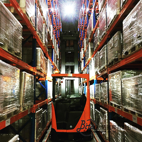 倉儲設備 : 窄巷式棧板物料架，倉儲物料架規劃