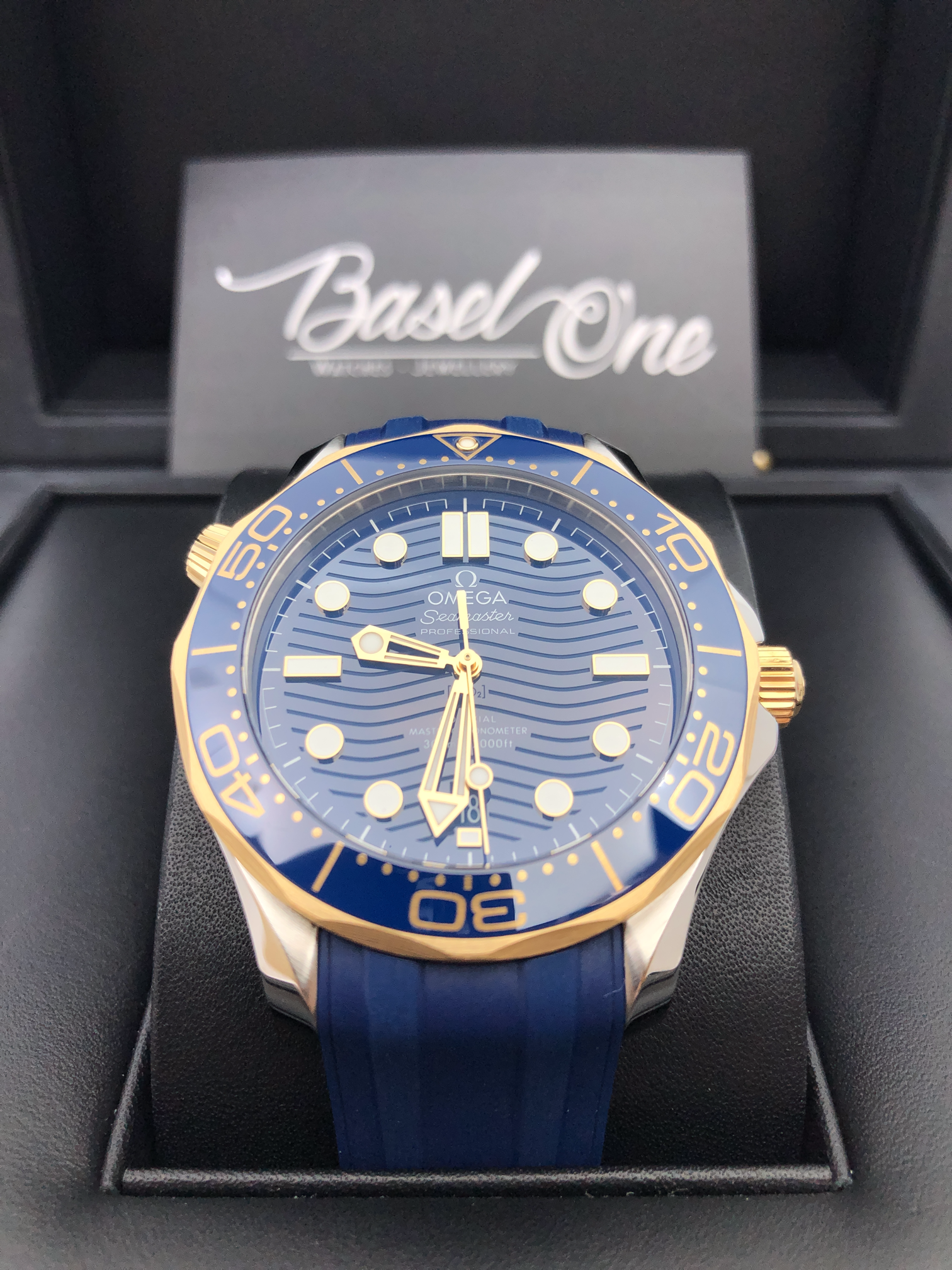 BRAND NEW OMEGA SEAMASTER DIVER 300 M 210.22.42.20.03.001  21022422003001 YELLOW GOLD STEEL BLUE DIAL BLUE RUBBER STRAP 42MM