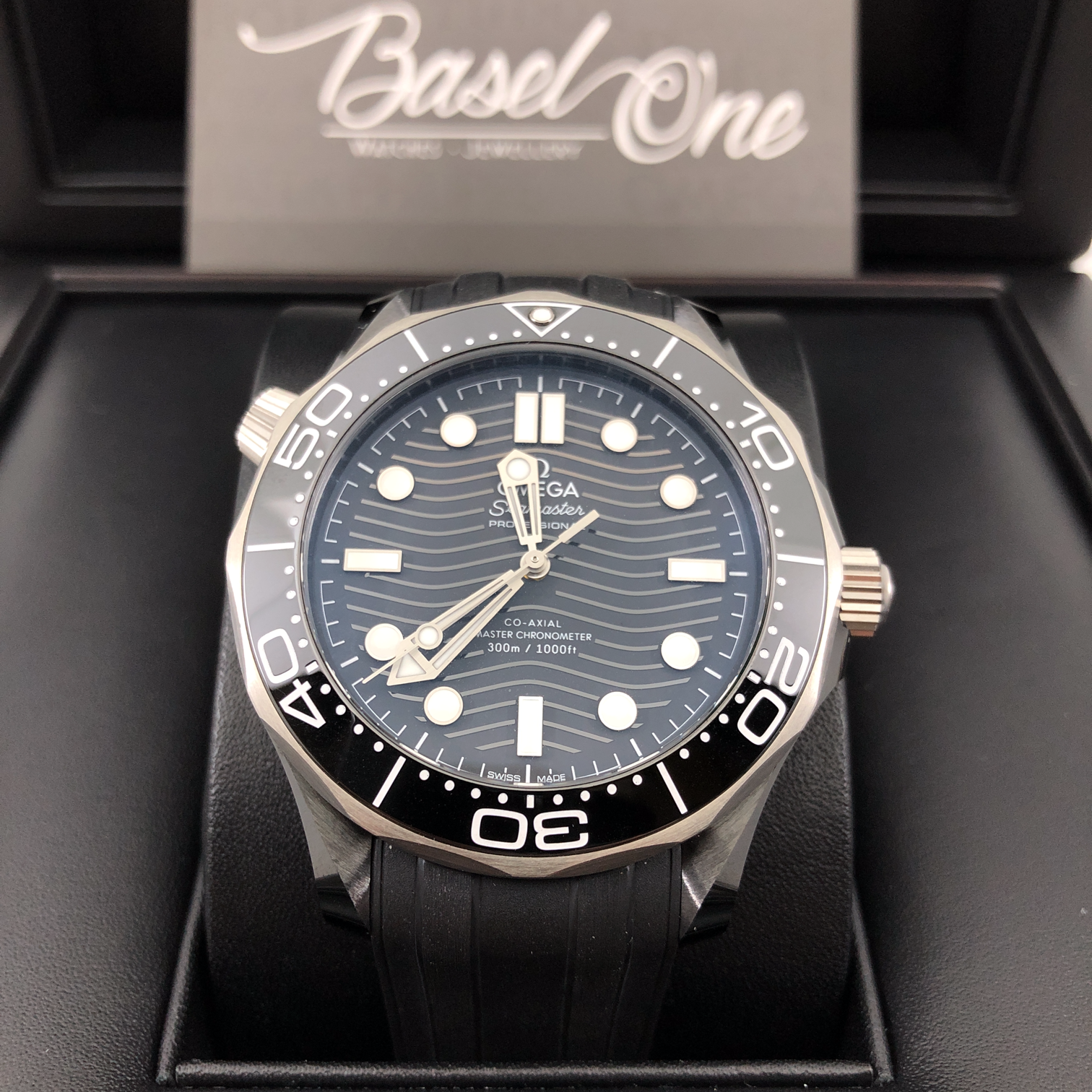 BRAND NEW OMEGA SEAMASTER DIVER 300M 210.92.44.20.01.001 21092442001001 CERAMIC BLACK DIAL BLACK RUBBER STRAP CO‑AXIAL MASTER CHRONOMETER 42MM black