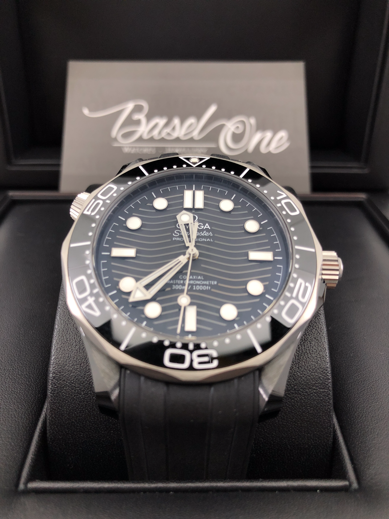 BRAND NEW OMEGA SEAMASTER DIVER 300M 210.92.44.20.01.001 21092442001001 CERAMIC BLACK DIAL BLACK RUBBER STRAP CO‑AXIAL MASTER CHRONOMETER 42MM black