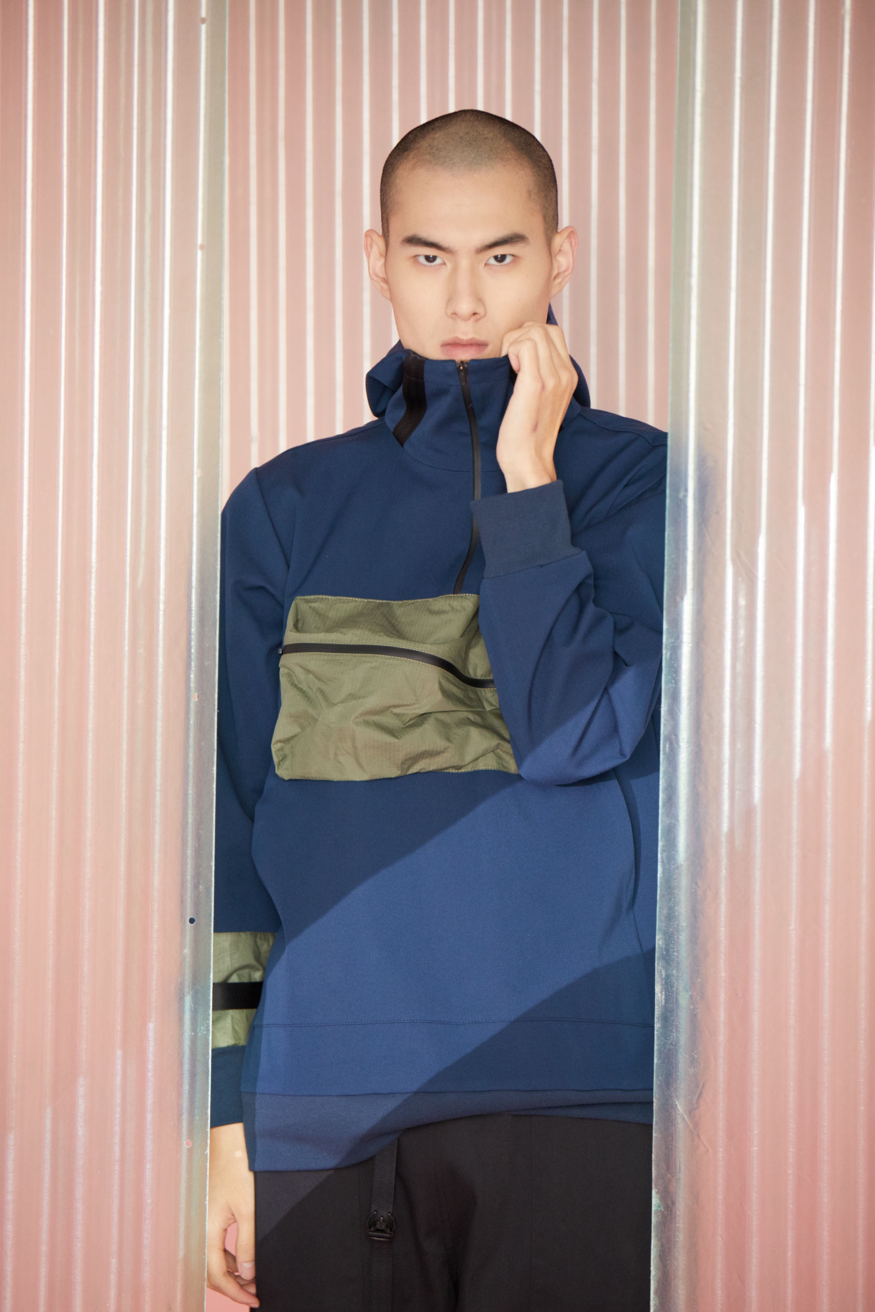 連帽防潑水大口袋上衣 - 藍