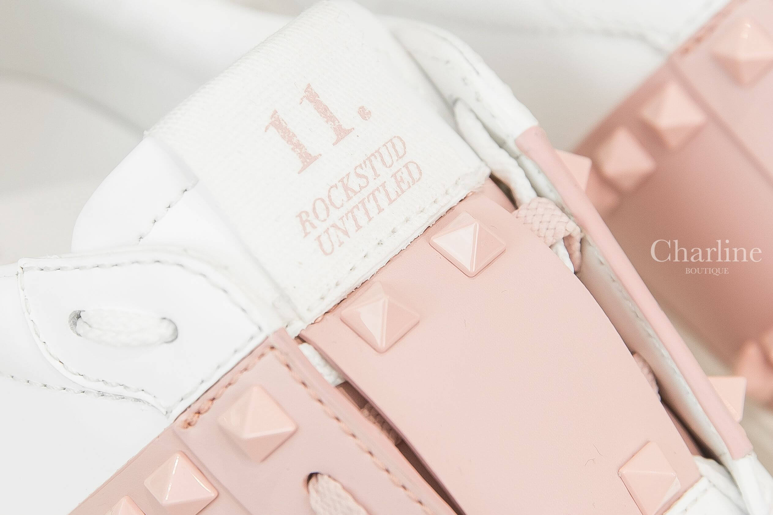 Valentino Rockstud Untitled Sneaker In Calfskin Leather With Tonal Studs 白色拼粉色小牛皮卯釘運動鞋