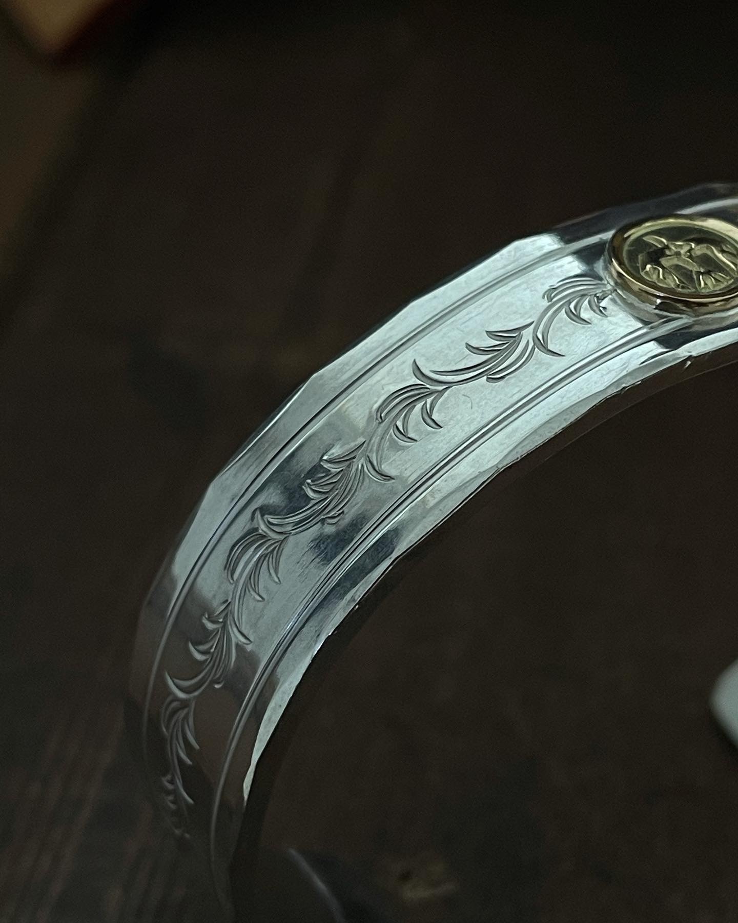 K18 守護之鷹蔓藤花紋手鐲