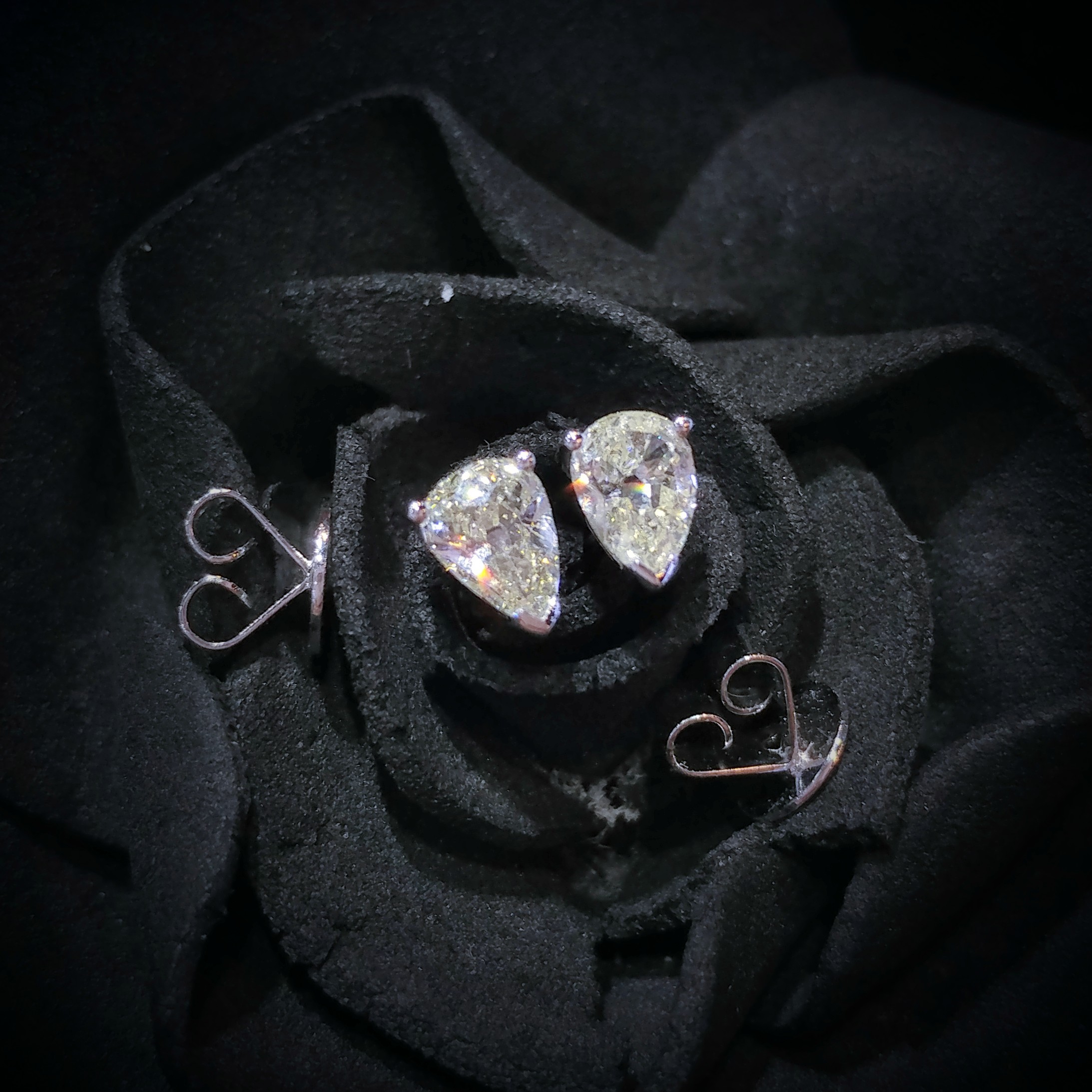 全新18K白金【主石82份梨形鑽石】耳環