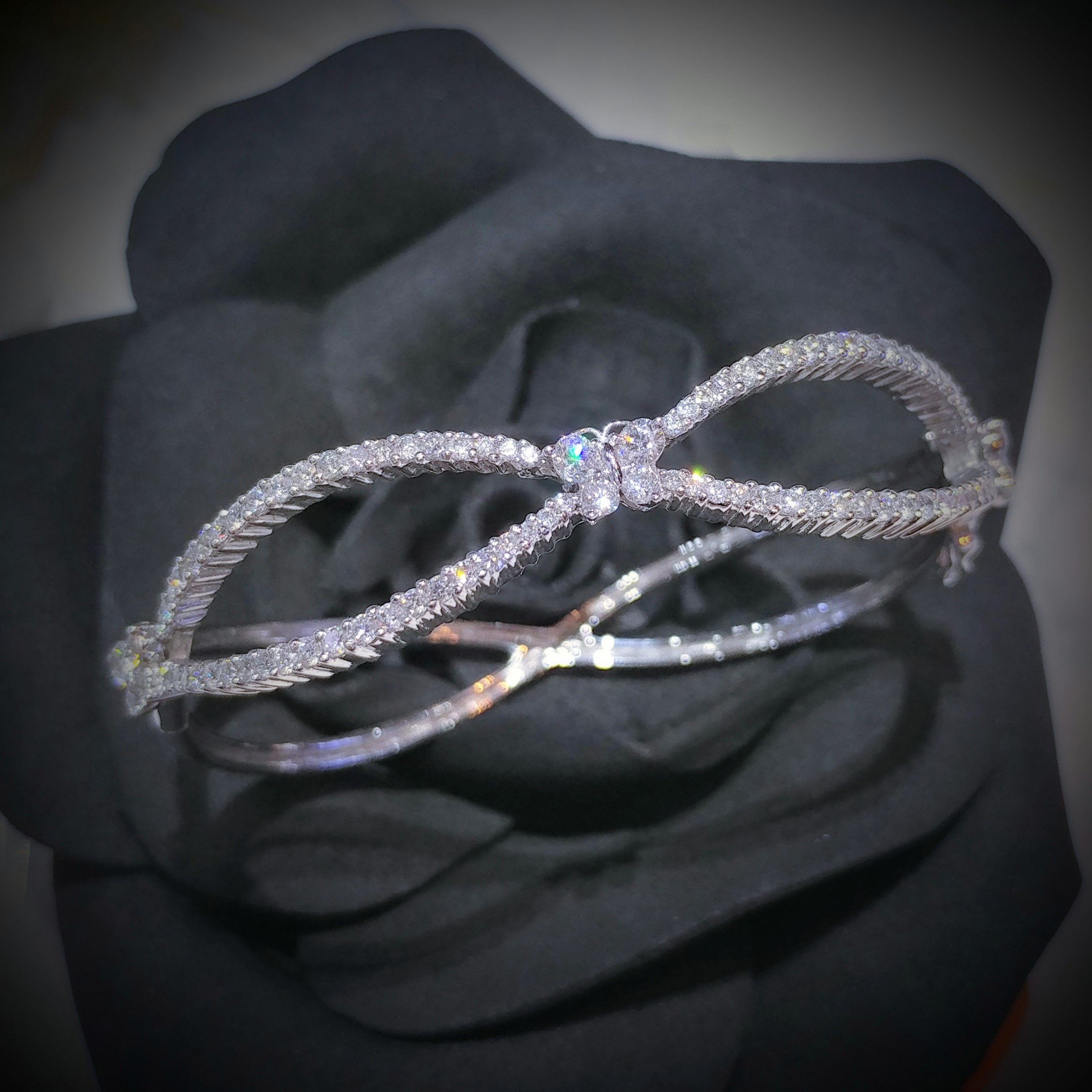 18K White Gold 1.88ct Diamond Bangle