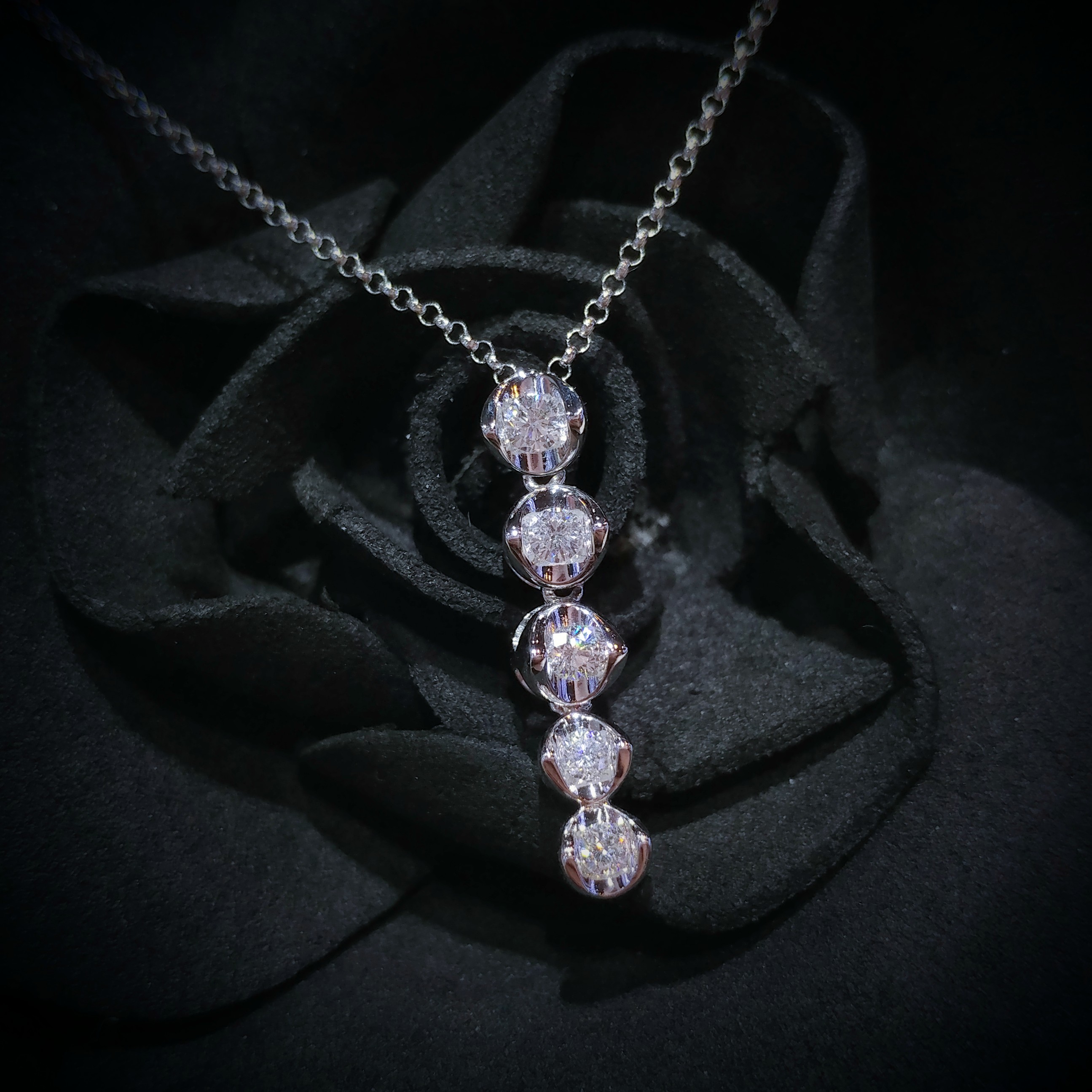 全新18K白金28份鑽石吊墜