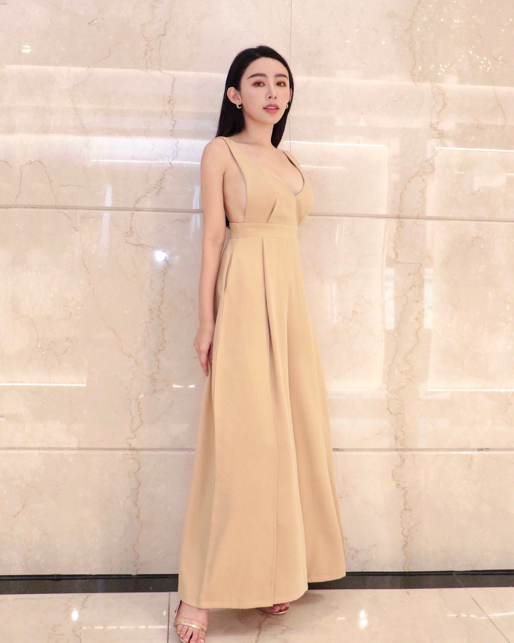 ⭒訂製-純色V領肩帶連身寬褲（3色）