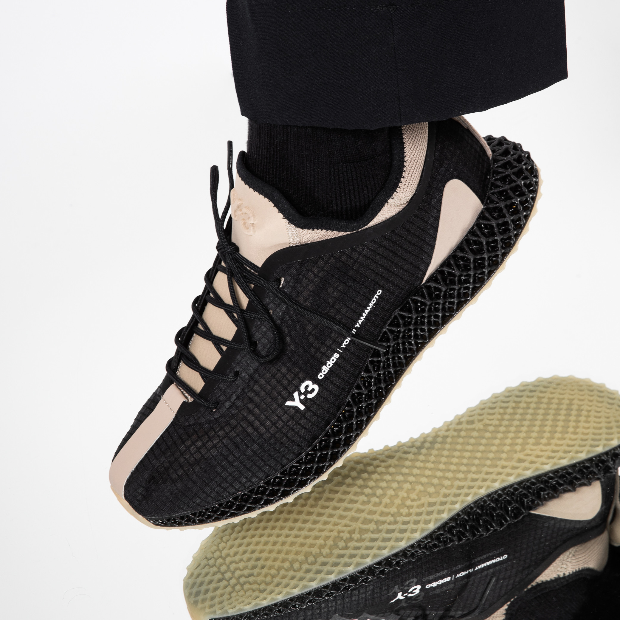 【 Y-3 RUNNER 4D IO 頂級鞋款 - 黑  】