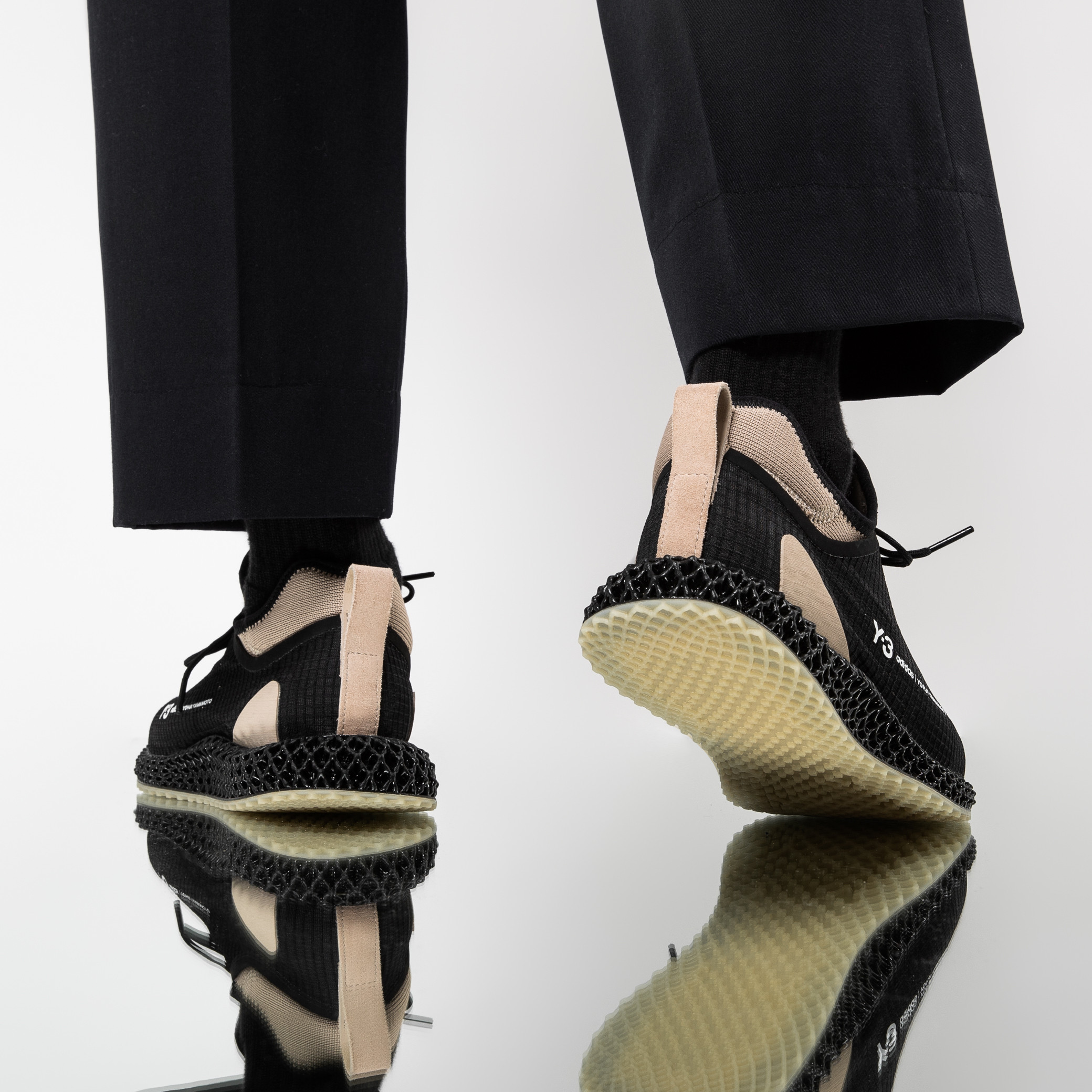 【 Y-3 RUNNER 4D IO 頂級鞋款 - 黑  】