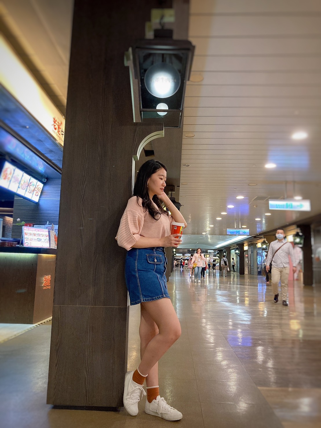 棉花糖女孩穿搭針織衫搭配牛仔短裙