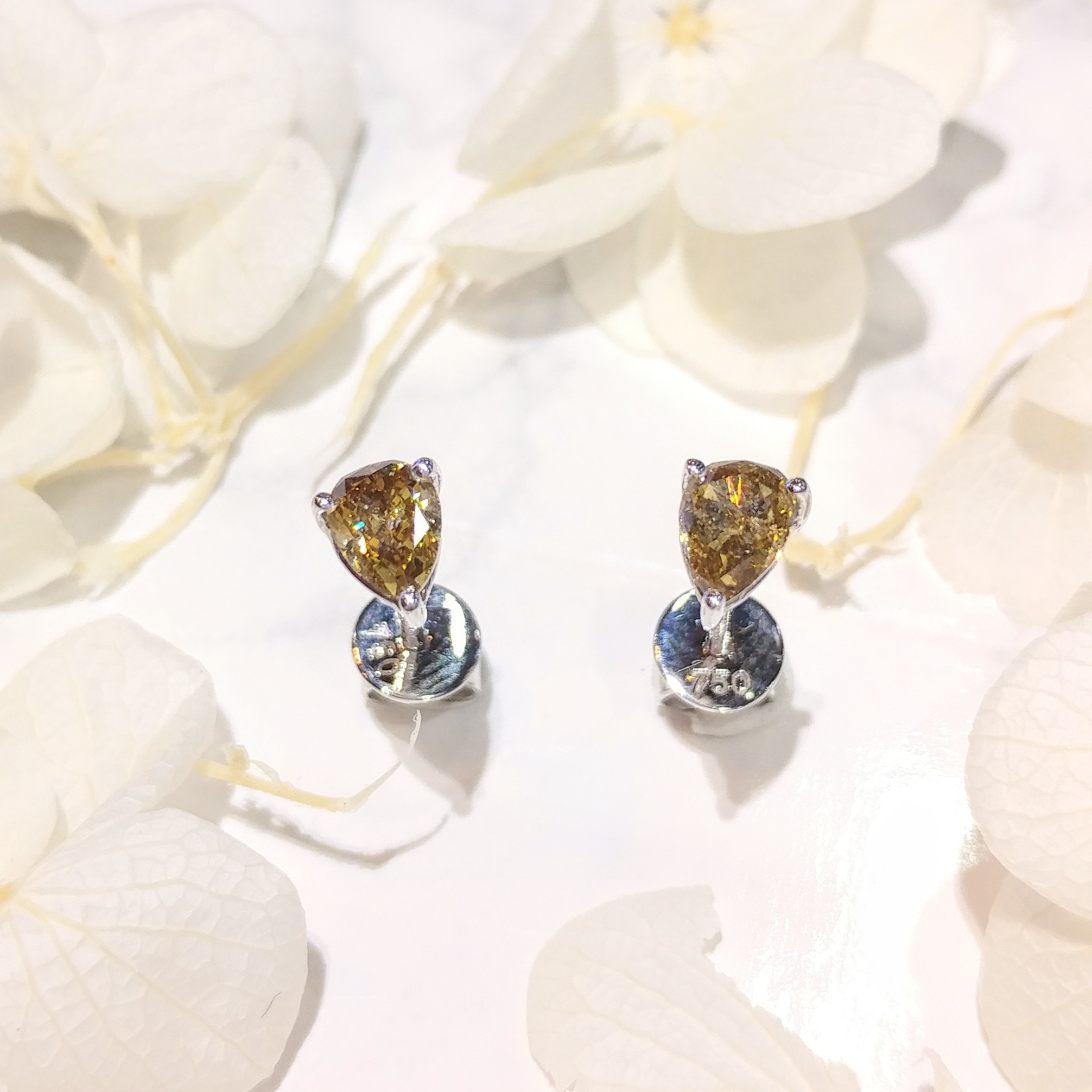 全新18K白金 【72份咖啡梨形鑽】耳環