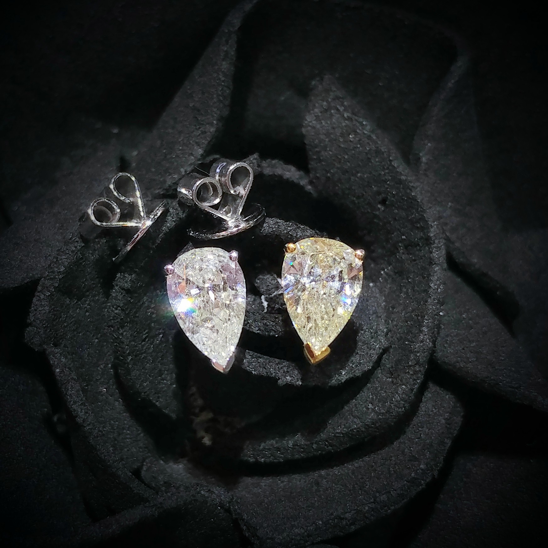 全新18K黃白雙色金【主石1卡4份梨形鑽石】耳環