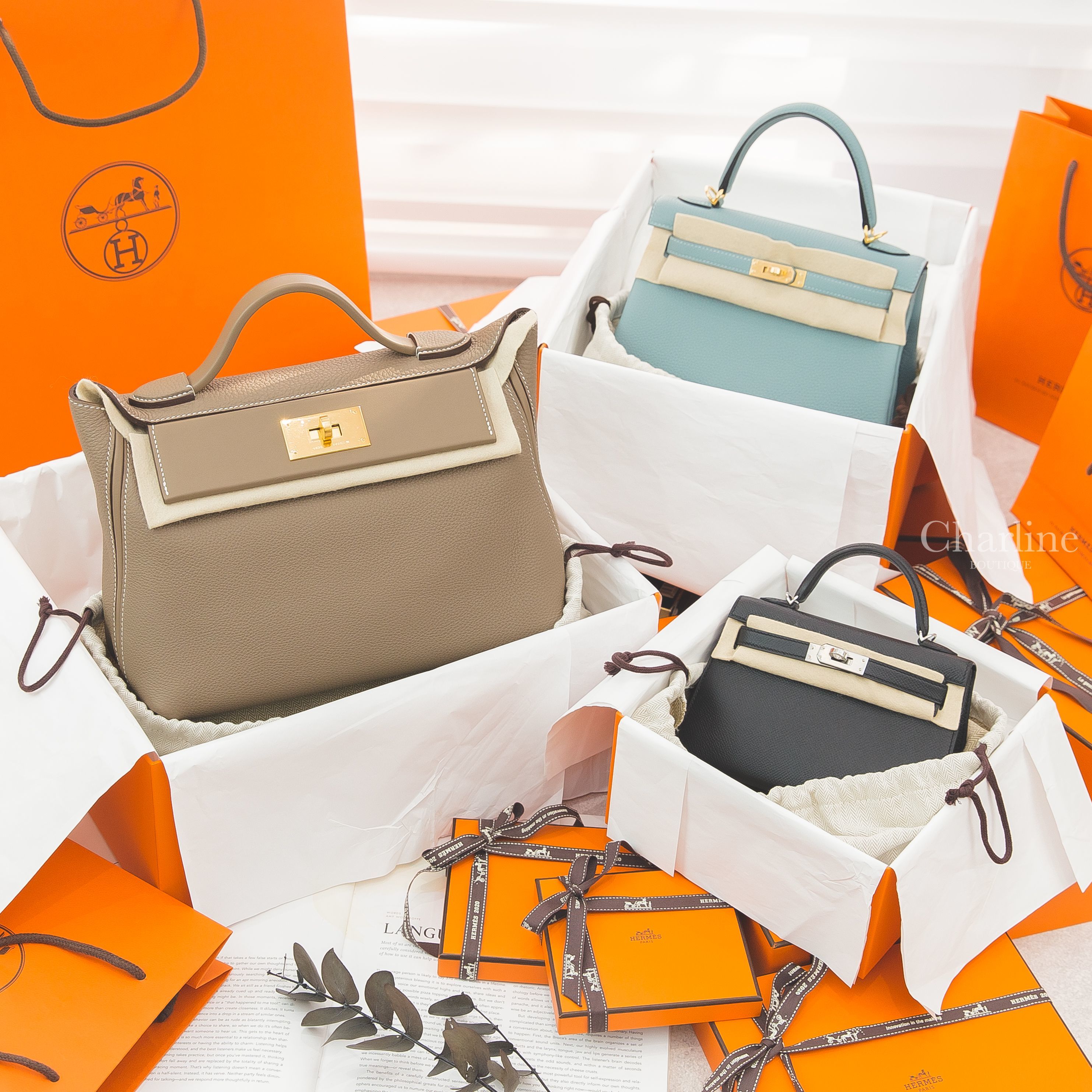 Hermès Kelly 24/24 29 1大象灰金釦手提肩背包,Hermès Kelly 25cm 天藍色金釦凱莉包,Hermès Mini Kelly II 黑色銀釦迷你凱莉包-Charline Boutique 精品代購