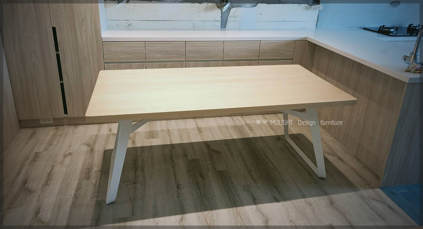 Bianca-北歐造型扁腳實木桌